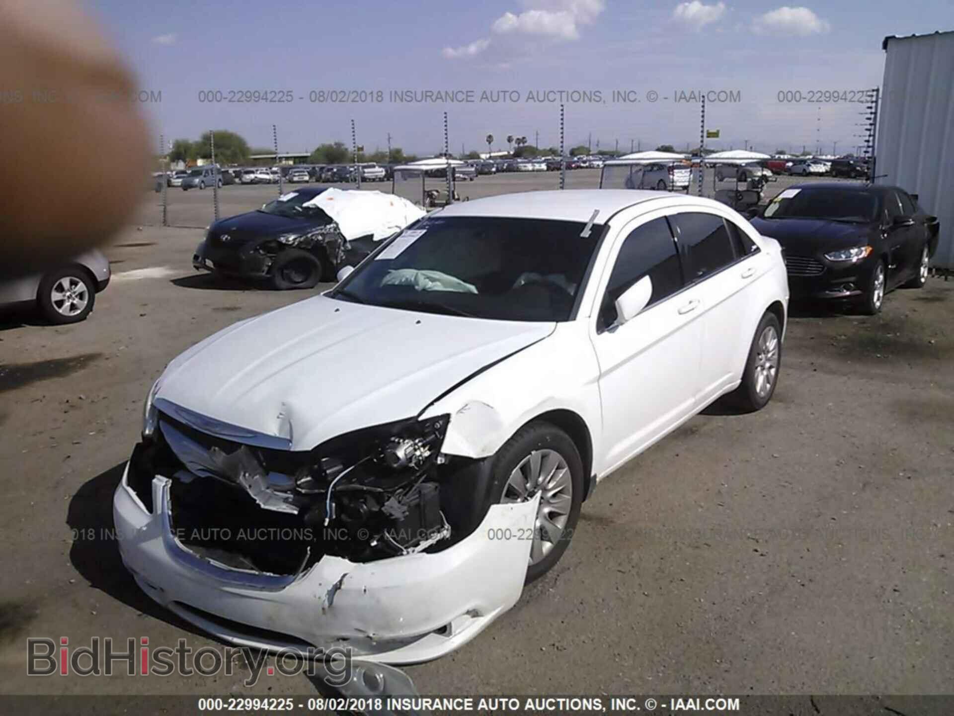 2014 Chrysler 200 - VIN: 1C3CCBAB5EN206977 - Фото 2