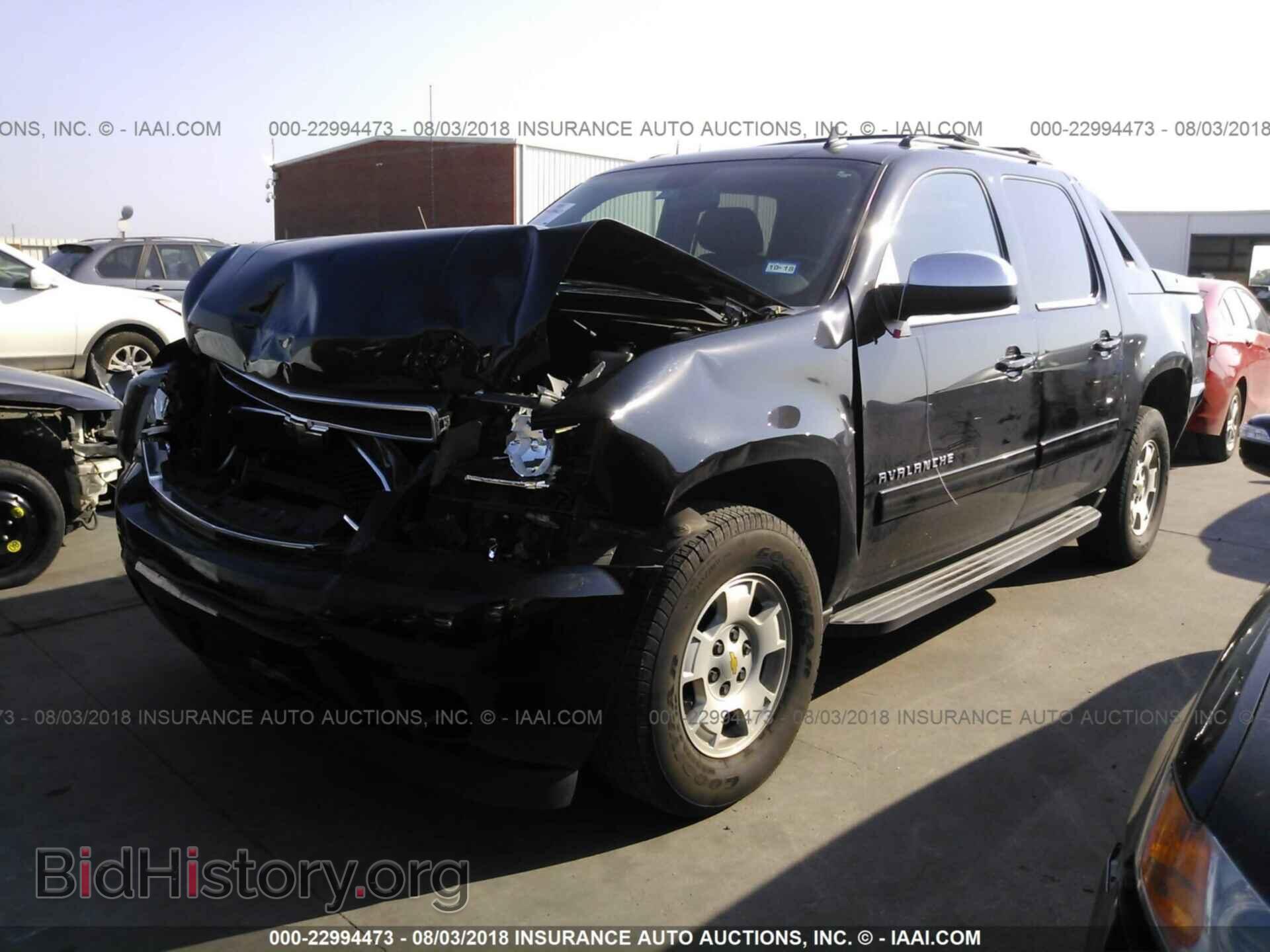 2011 Chevrolet Avalanche - VIN: 3GNMCEE01BG402128 - Photo 2
