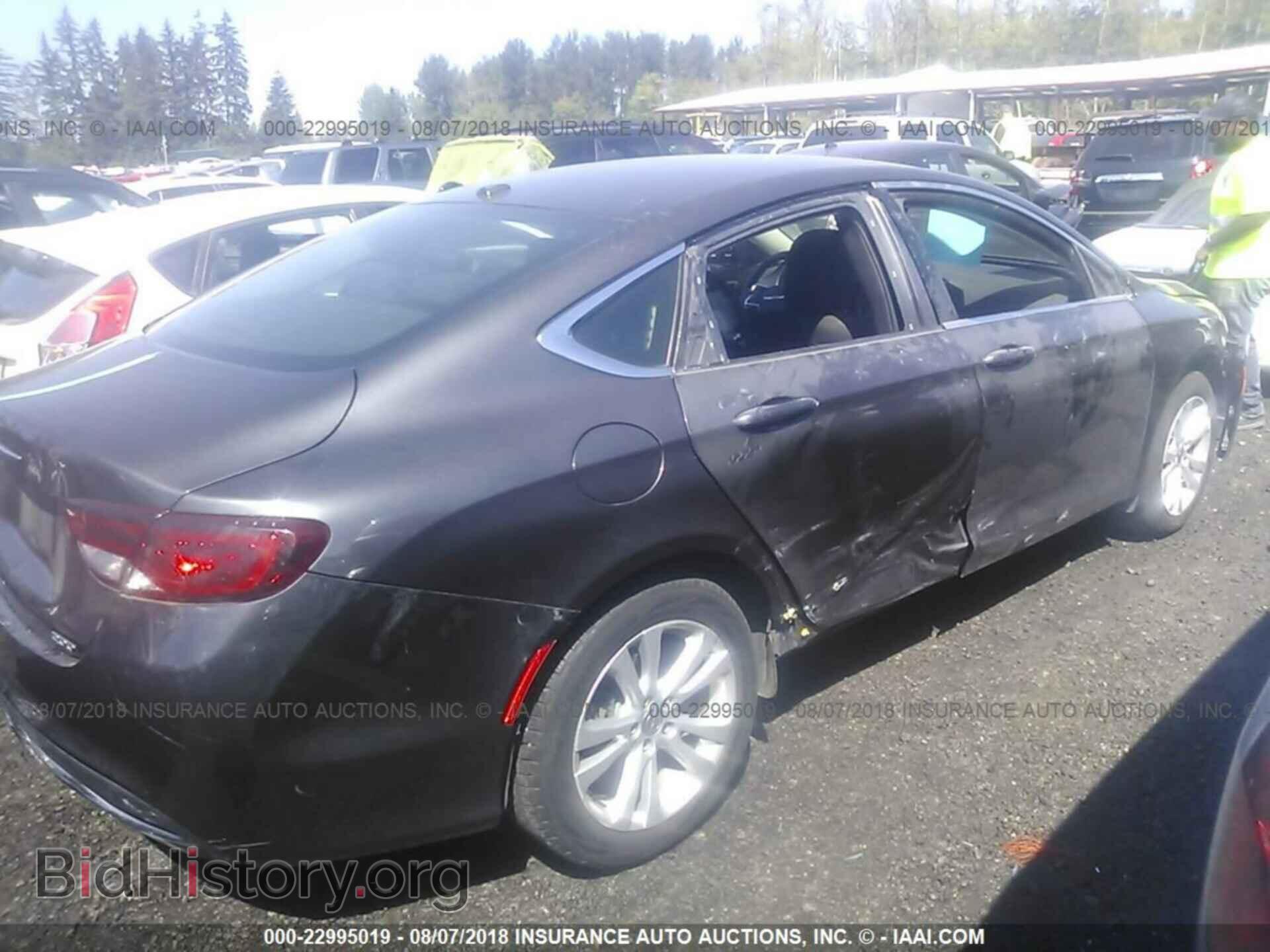 2015 Chrysler 200 - VIN: 1C3CCCAB5FN728662 - Photo 4