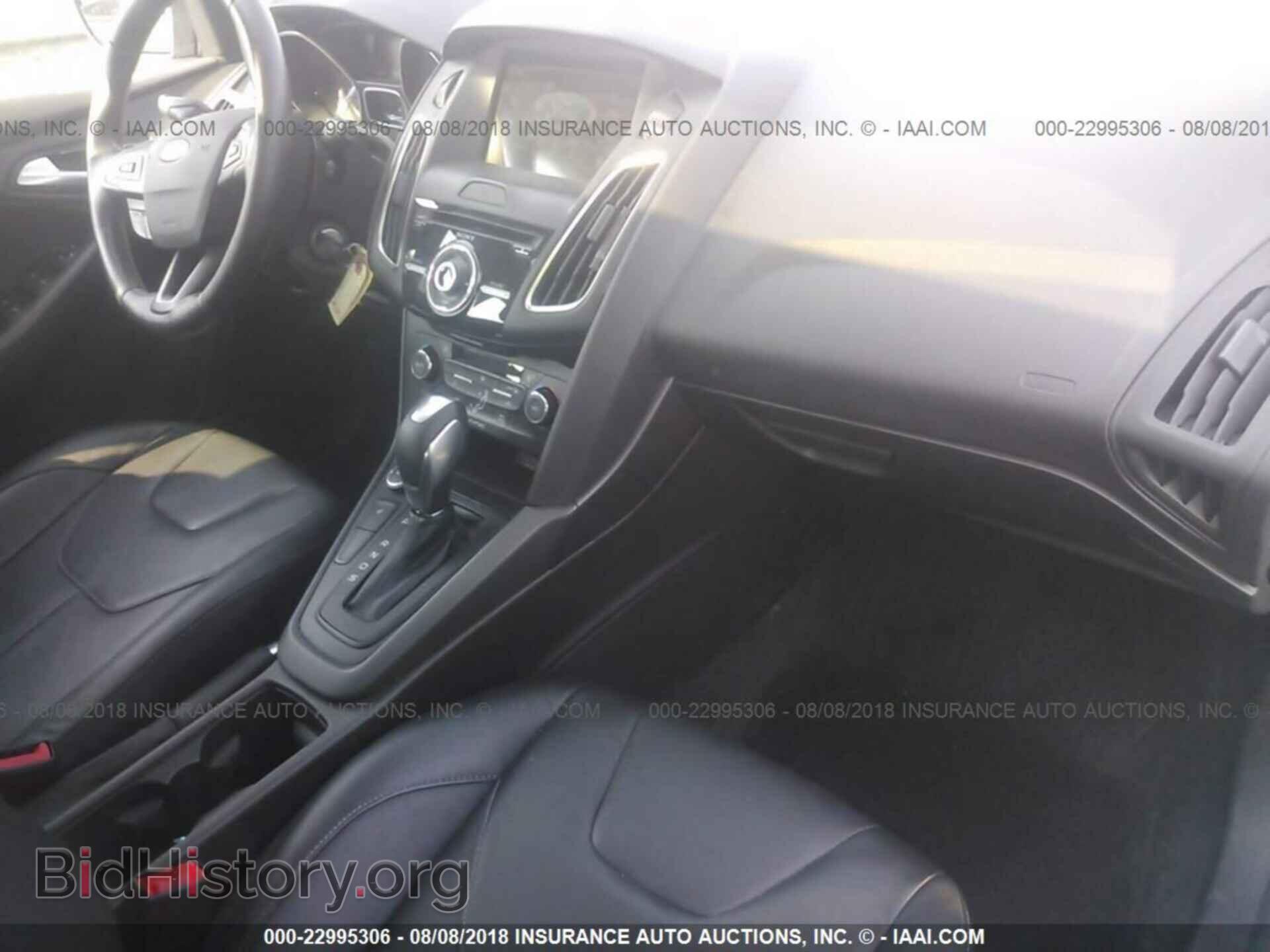 2016 Ford Focus - VIN: 1FADP3K25GL209584 - Photo 5