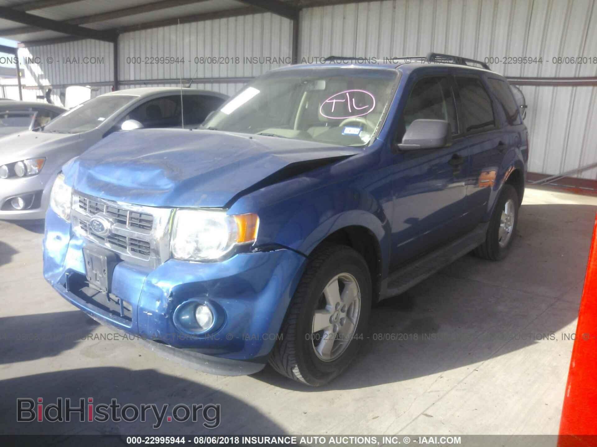 2011 Ford Escape - VIN: 1FMCU0DG6BKA74096 - Photo 2