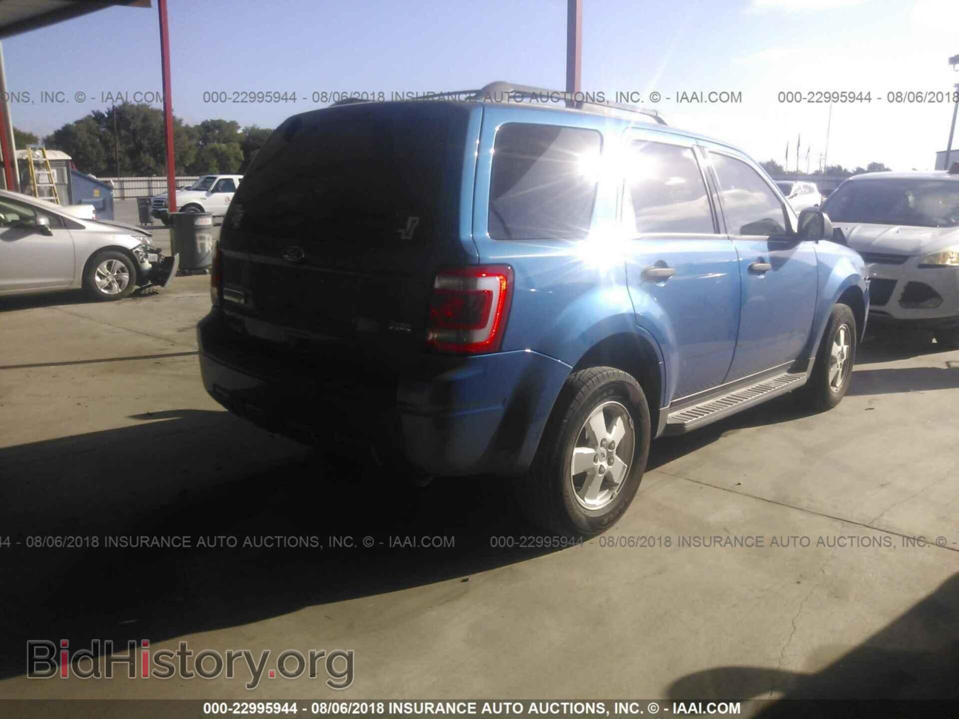 2011 Ford Escape - VIN: 1FMCU0DG6BKA74096 - Photo 4