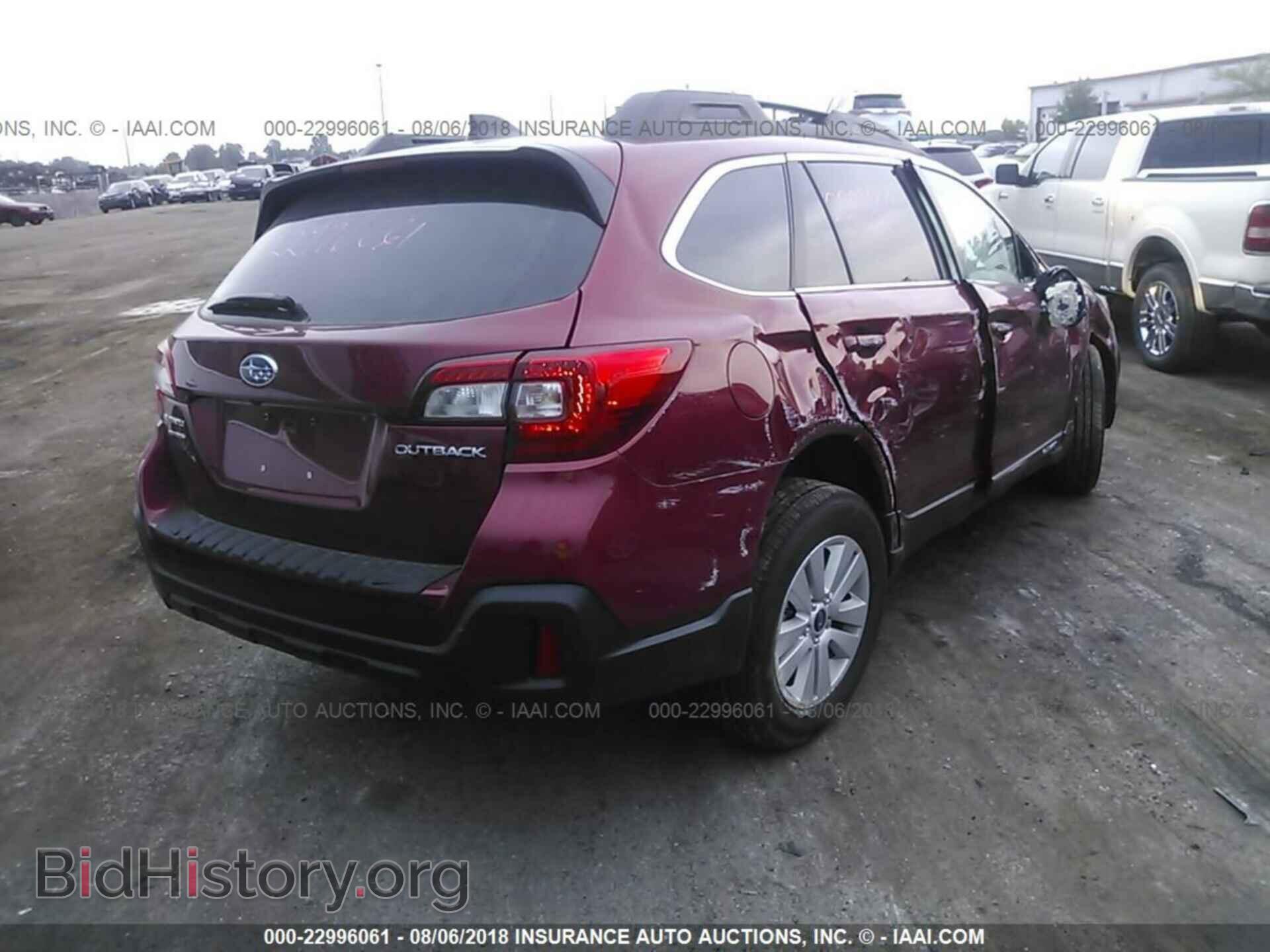 2018 Subaru Outback - VIN: 4S4BSAFC2J3355130 - Фото 4