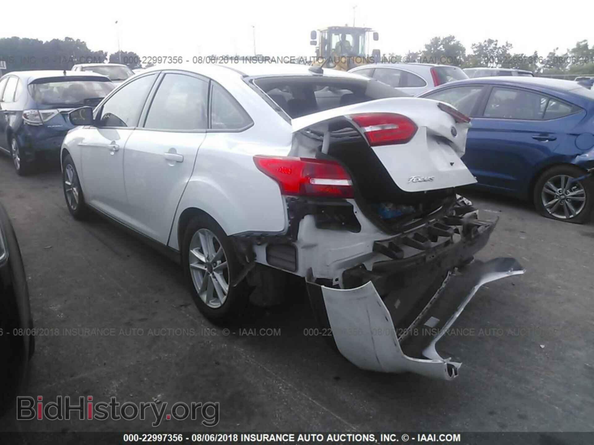 2016 Ford Focus - VIN: 1FADP3F25GL397825 - Photo 3