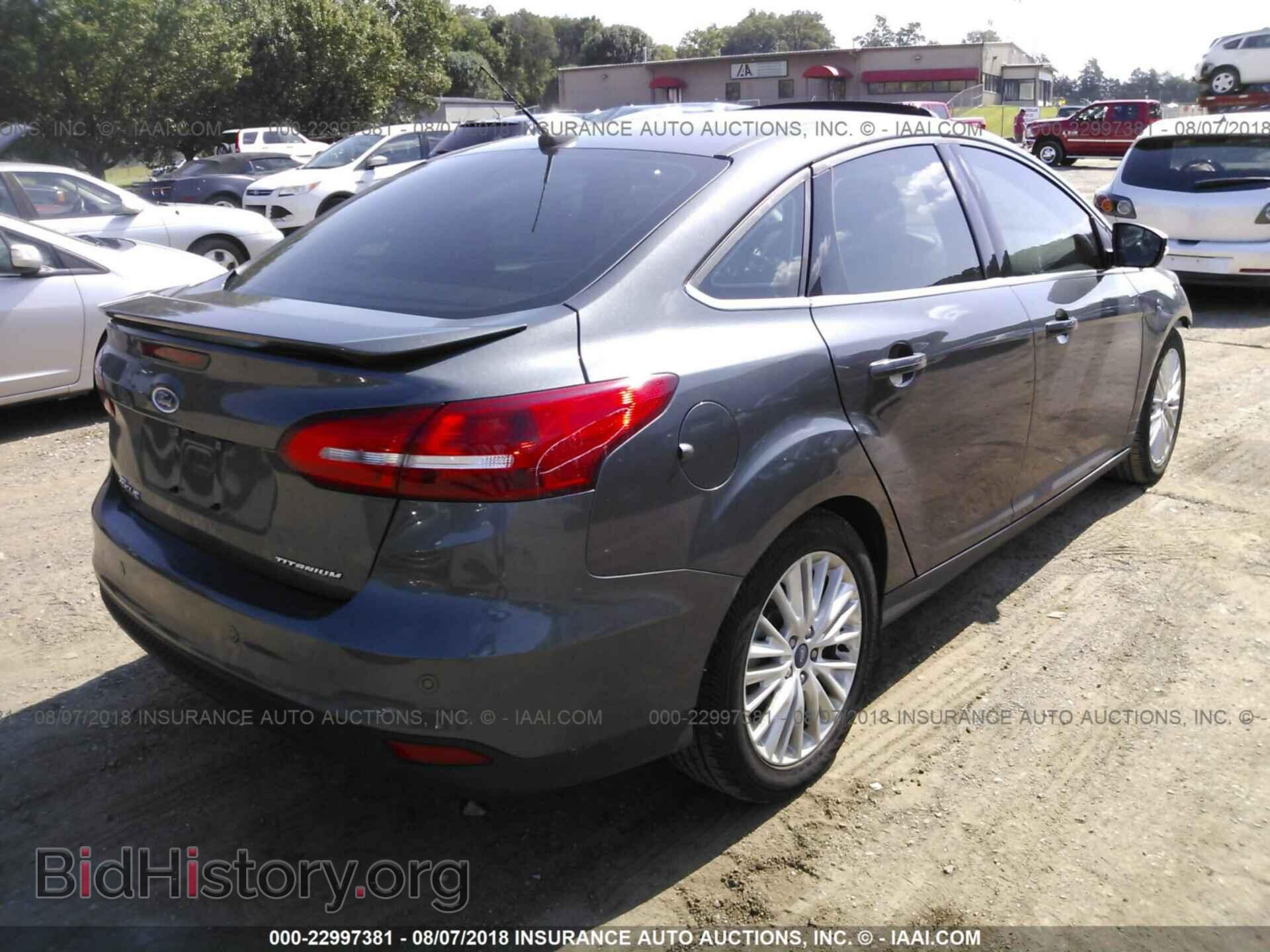 2017 Ford Focus - VIN: 1FADP3J23HL298896 - Photo 4