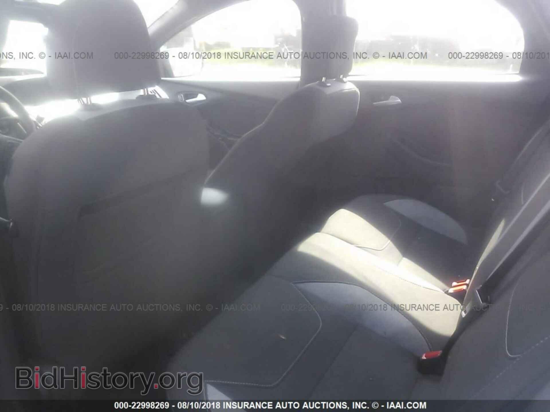 2016 Ford Focus - VIN: 1FADP3L94GL402711 - Photo 8