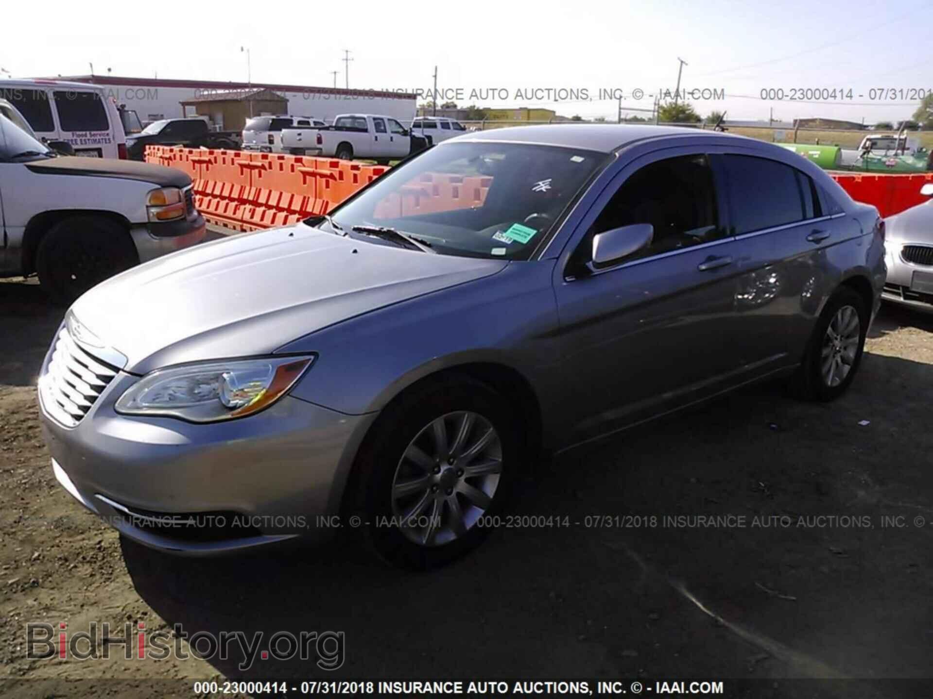 2013 Chrysler 200 - VIN: 1C3CCBBB4DN522139 - Photo 2