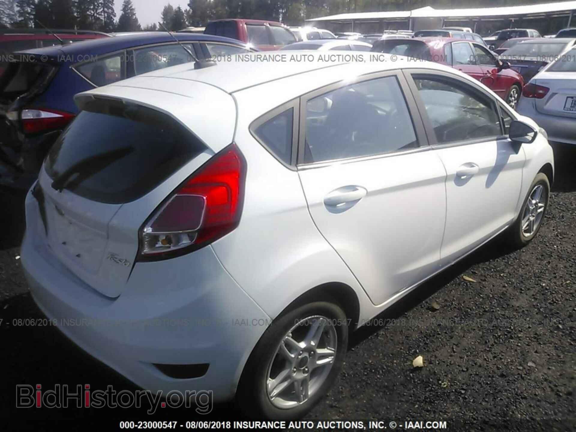 2018 Ford Fiesta - VIN: 3FADP4EJ0JM127664 - Фото 4
