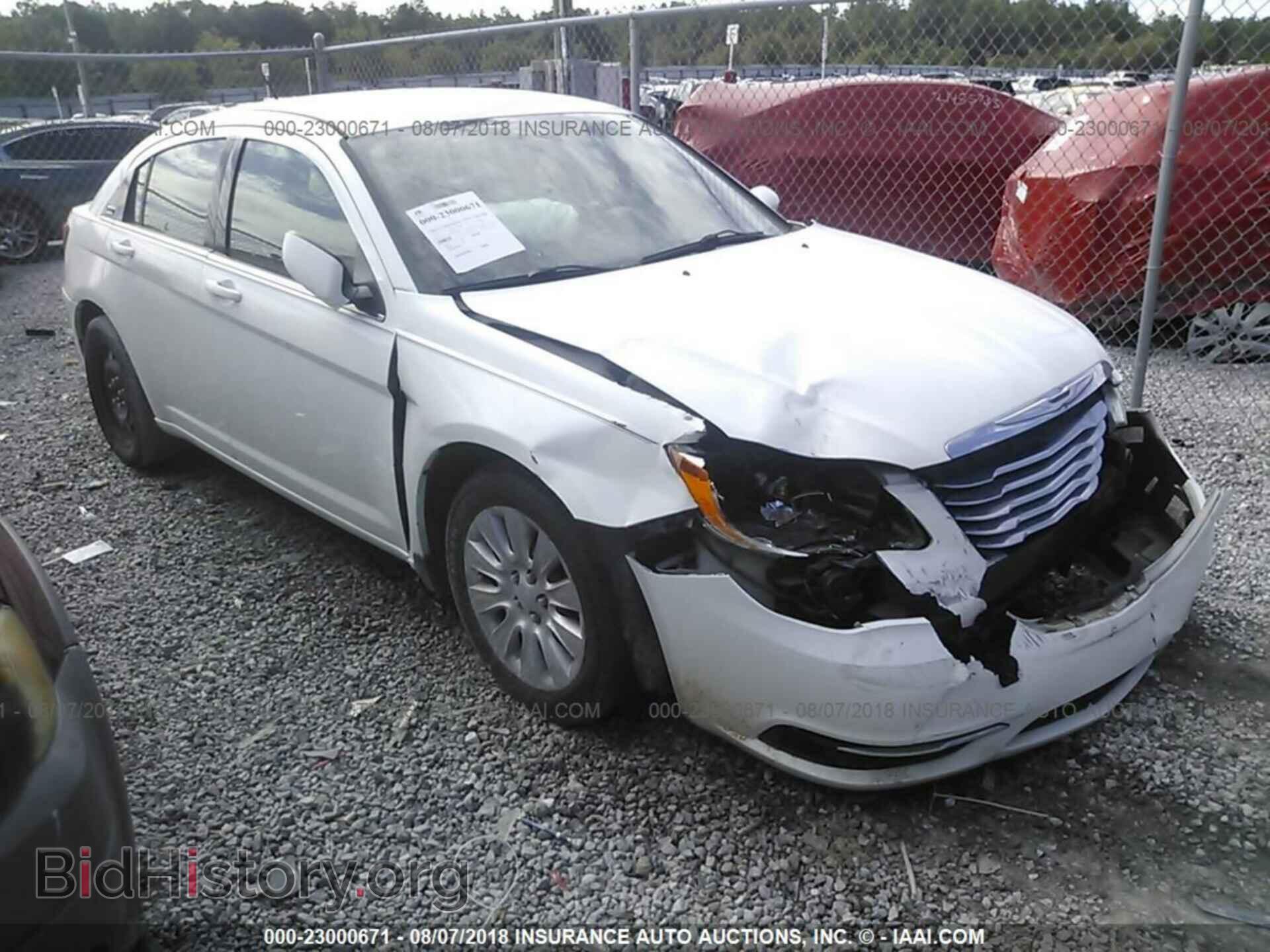 Photo 1C3CCBAB2EN211909 - Chrysler 200 2014