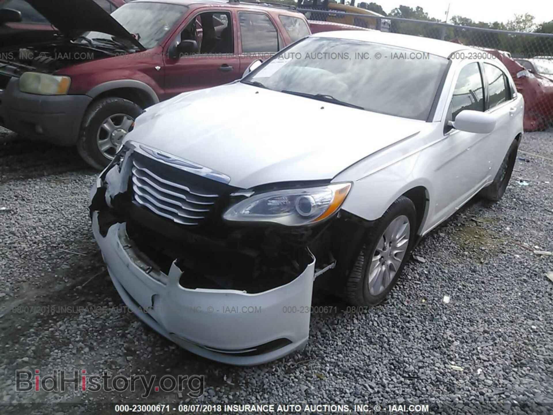 2014 Chrysler 200 - VIN: 1C3CCBAB2EN211909 - Photo 2
