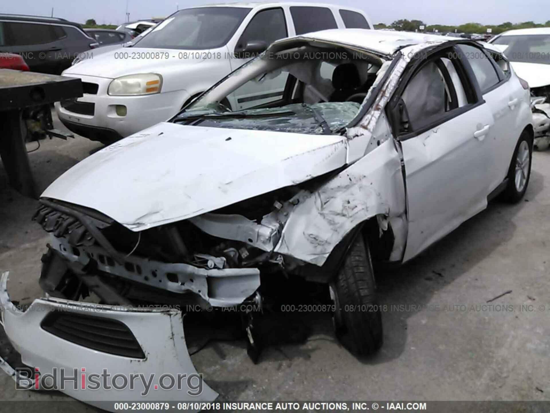 2016 Ford Focus - VIN: 1FADP3K21GL277400 - Photo 2