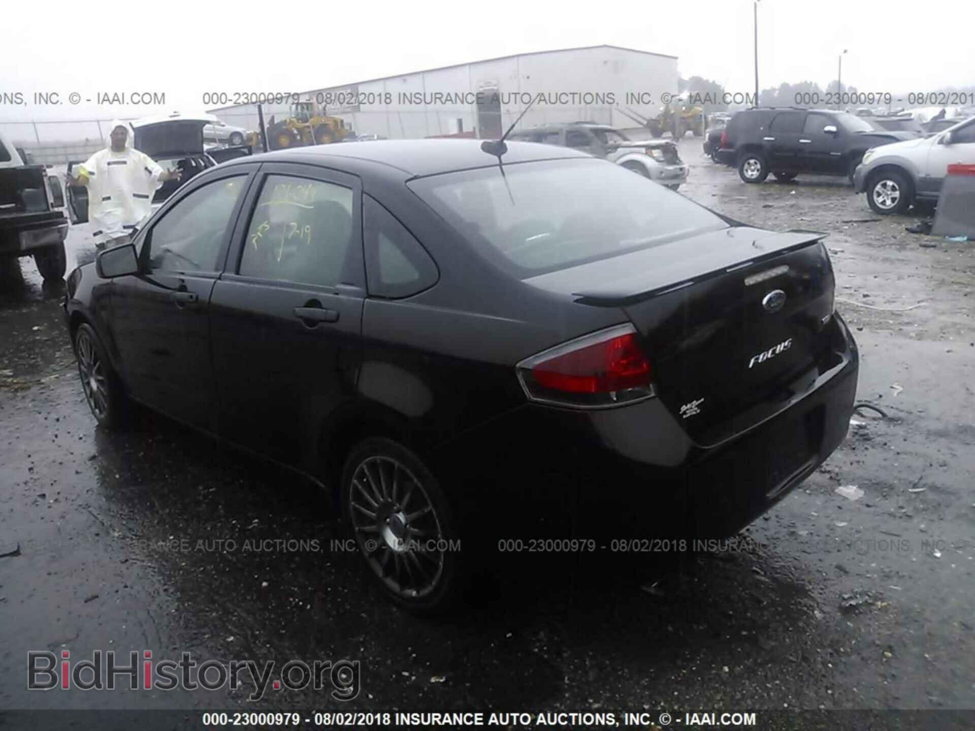 2011 Ford Focus - VIN: 1FAHP3GN8BW136044 - Photo 3