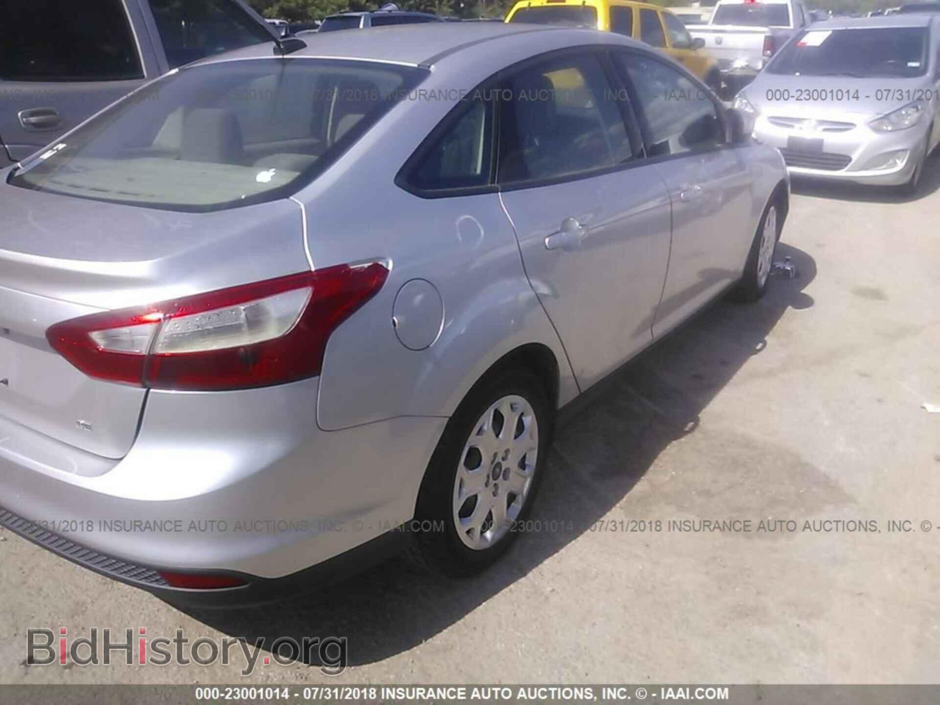 2012 Ford Focus - VIN: 1FAHP3F27CL339792 - Photo 4