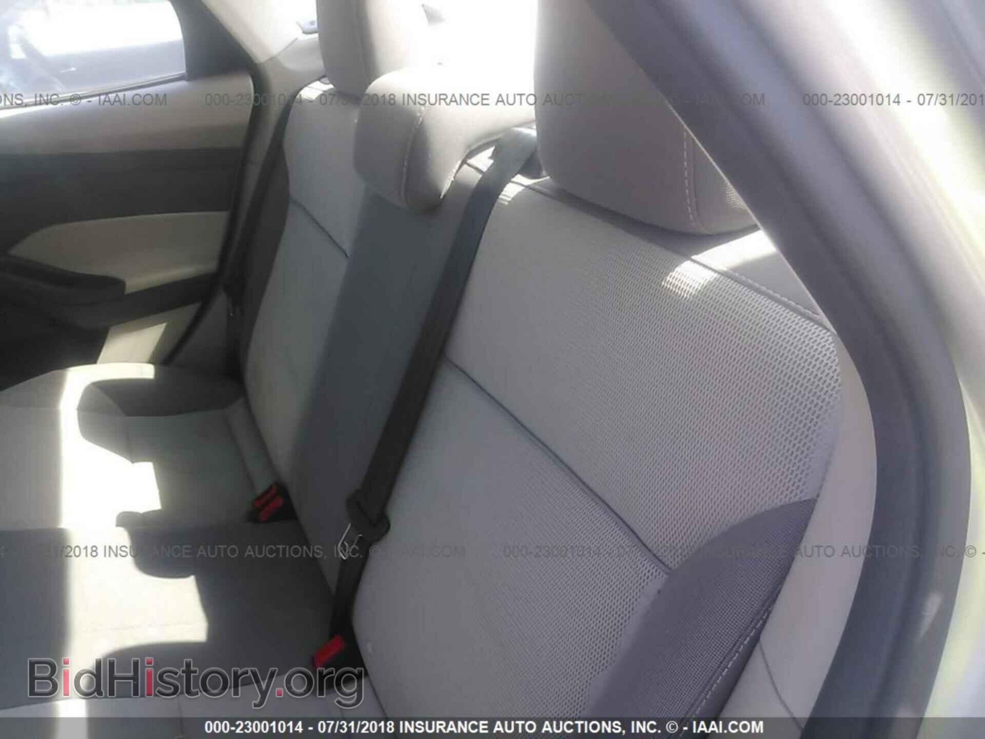 2012 Ford Focus - VIN: 1FAHP3F27CL339792 - Photo 8