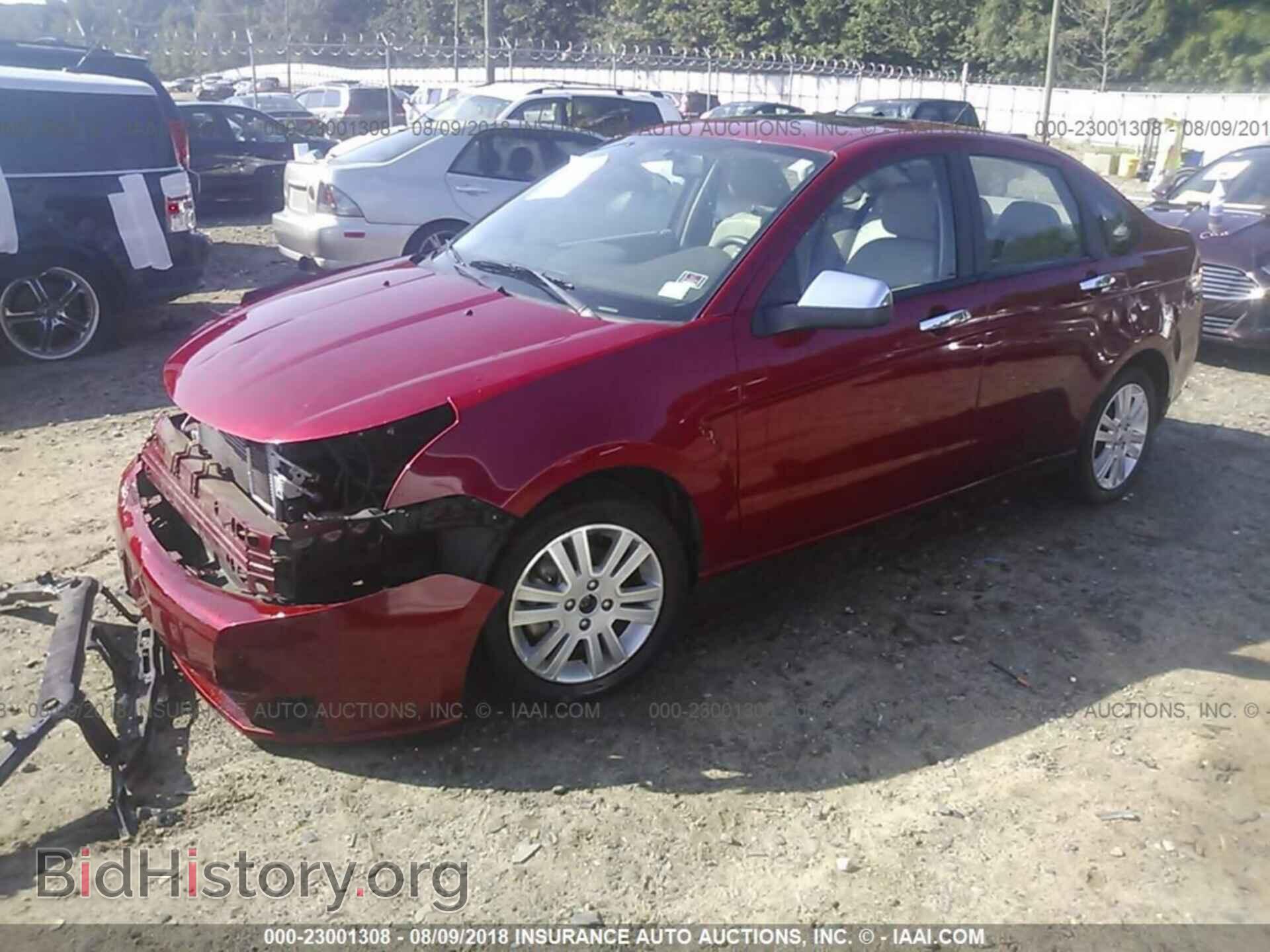 2011 Ford Focus - VIN: 1FAHP3HN5BW141023 - Фото 2