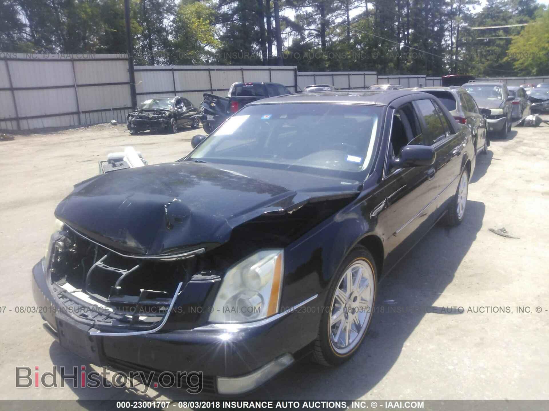 2011 Cadillac Dts - VIN: 1G6KH5E67BU107122 - Фото 2