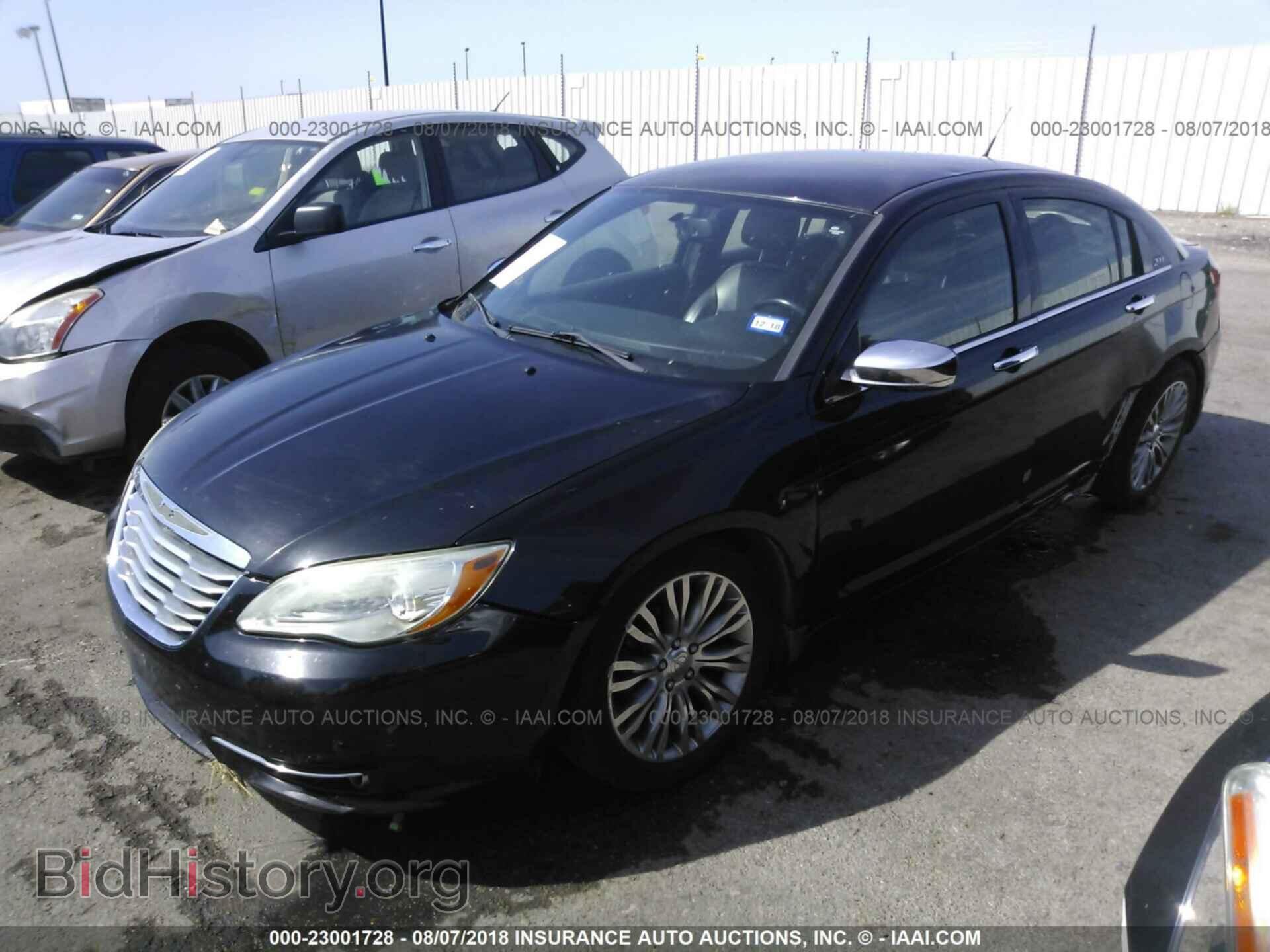 2011 Chrysler 200 - VIN: 1C3BC2FGXBN516103 - Фото 2