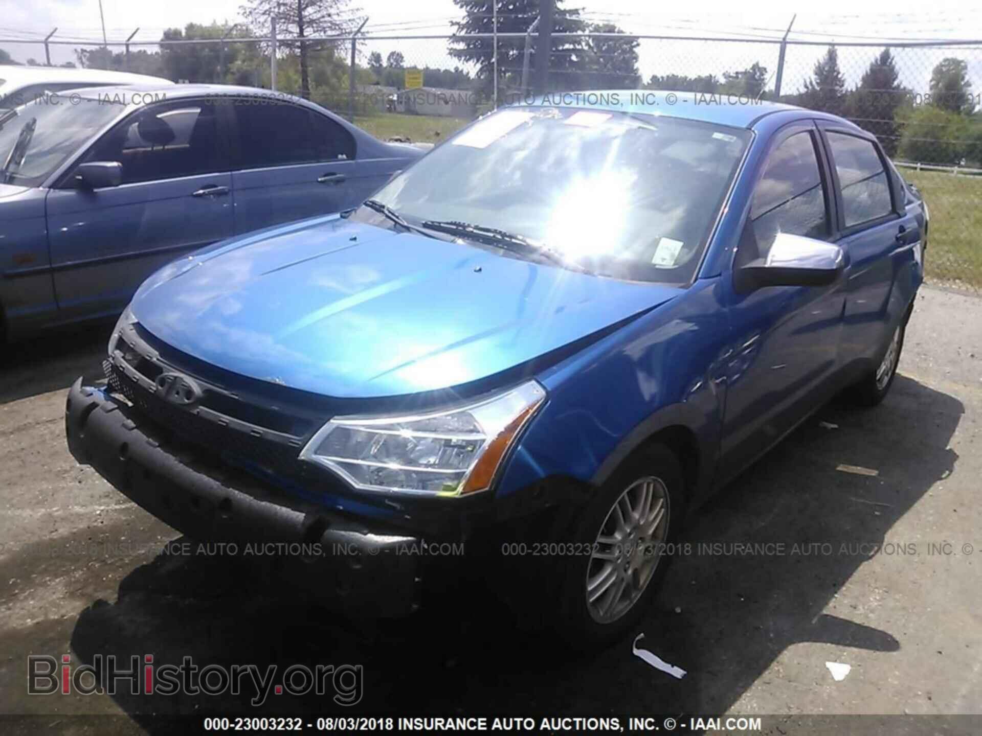 2011 Ford Focus - VIN: 1FAHP3FN8BW134196 - Фото 2
