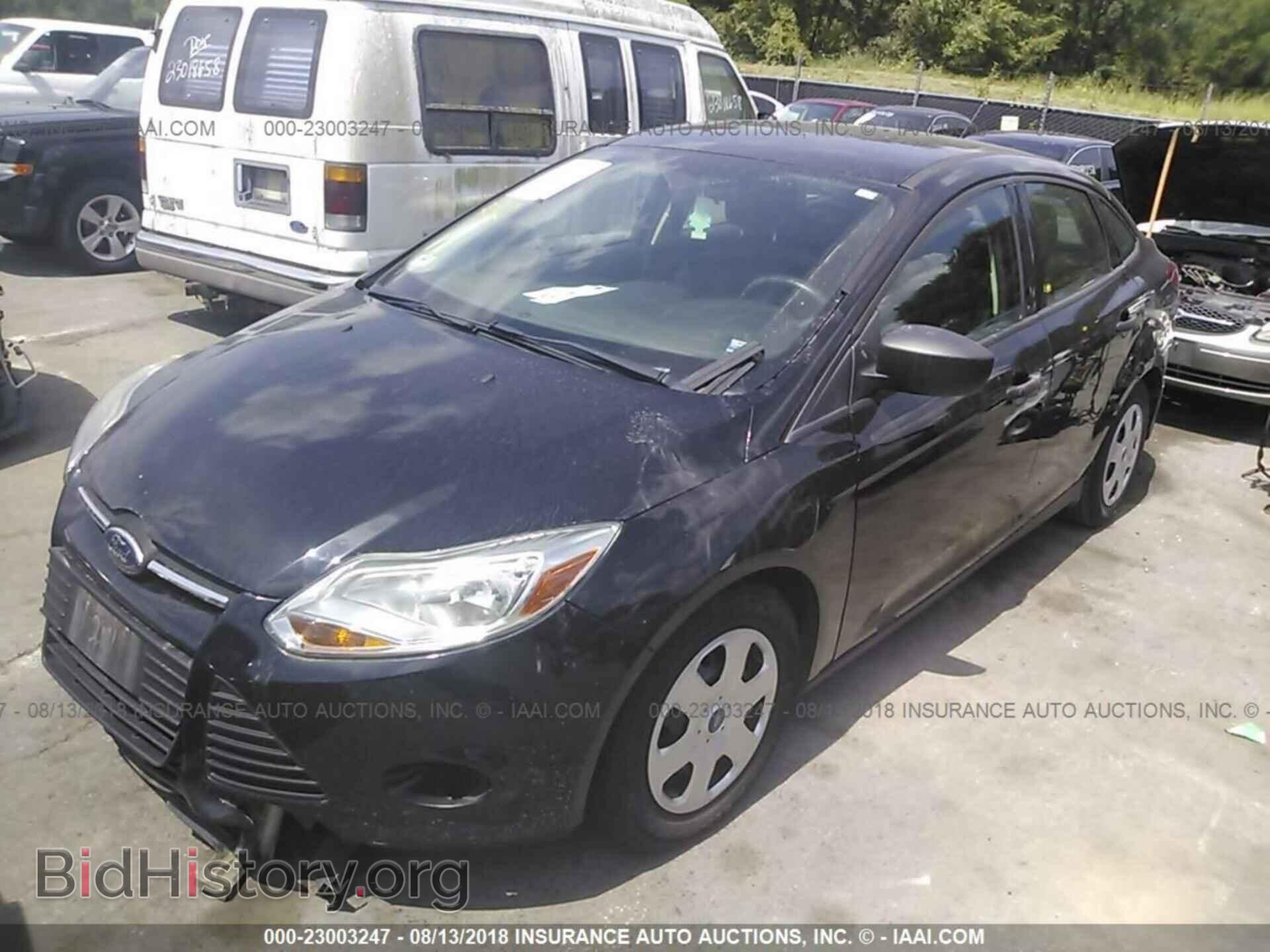 2012 Ford Focus - VIN: 1FAHP3E21CL215437 - Photo 2