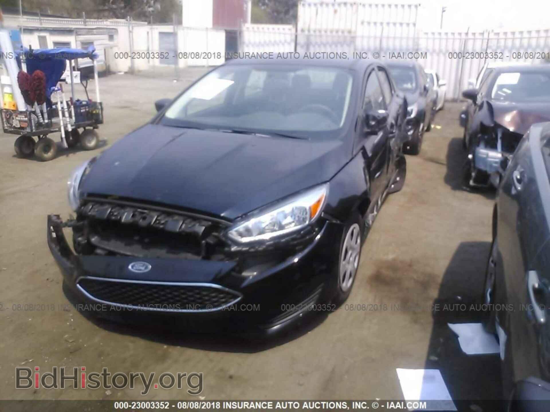 2018 Ford Focus - VIN: 1FADP3E26JL230480 - Фото 2