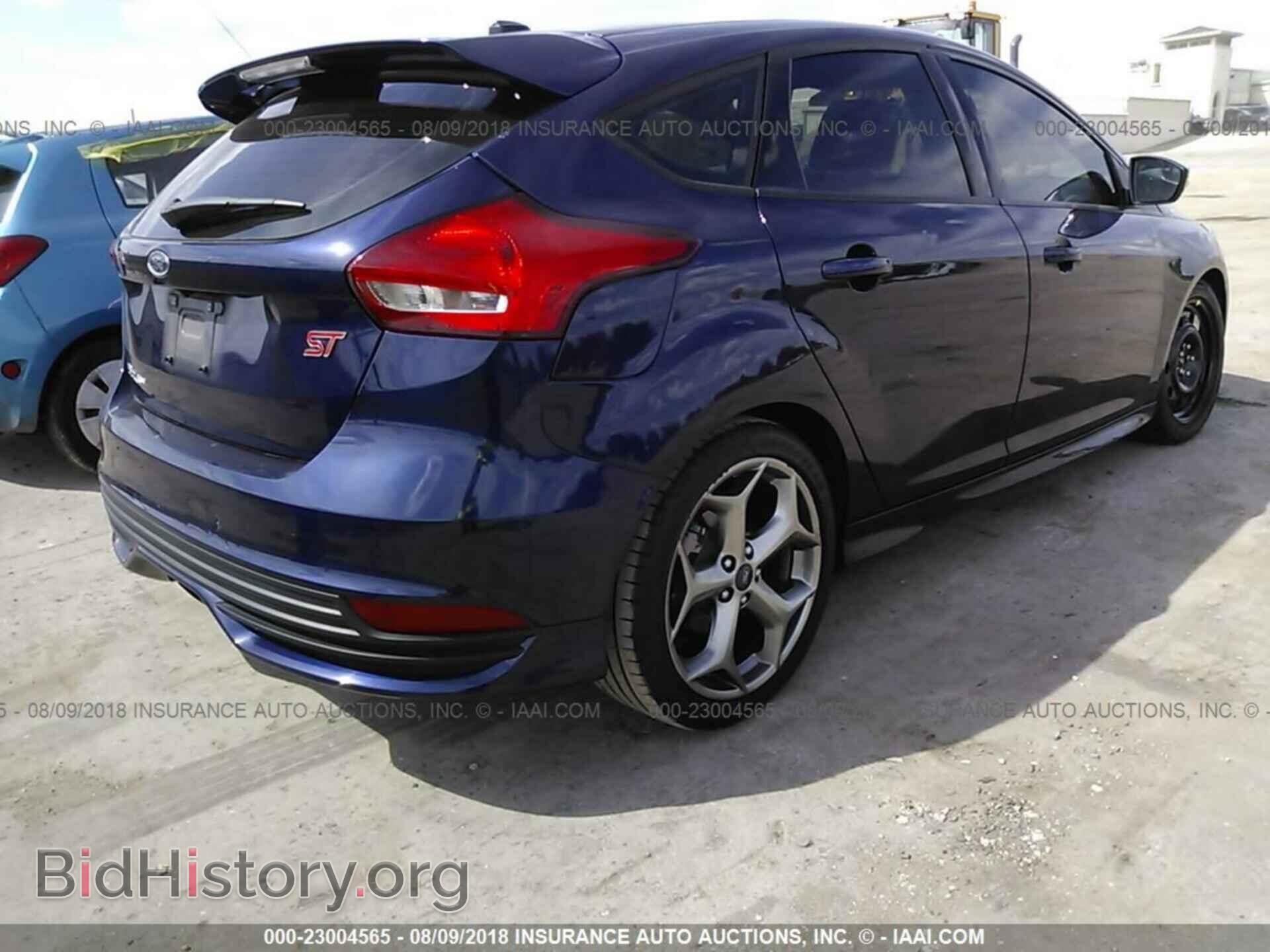 2017 Ford Focus - VIN: 1FADP3L94HL237101 - Photo 4
