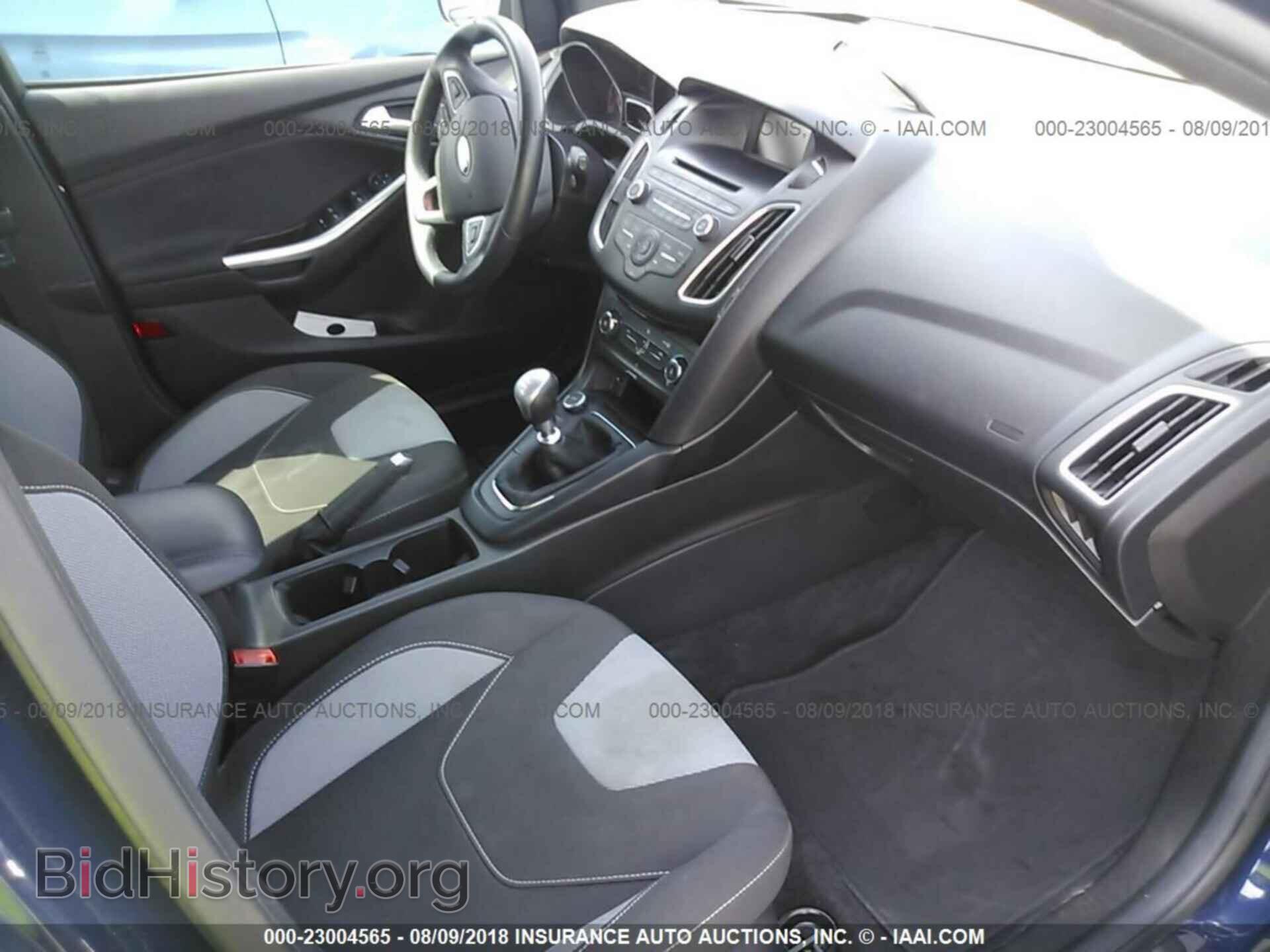 2017 Ford Focus - VIN: 1FADP3L94HL237101 - Photo 5