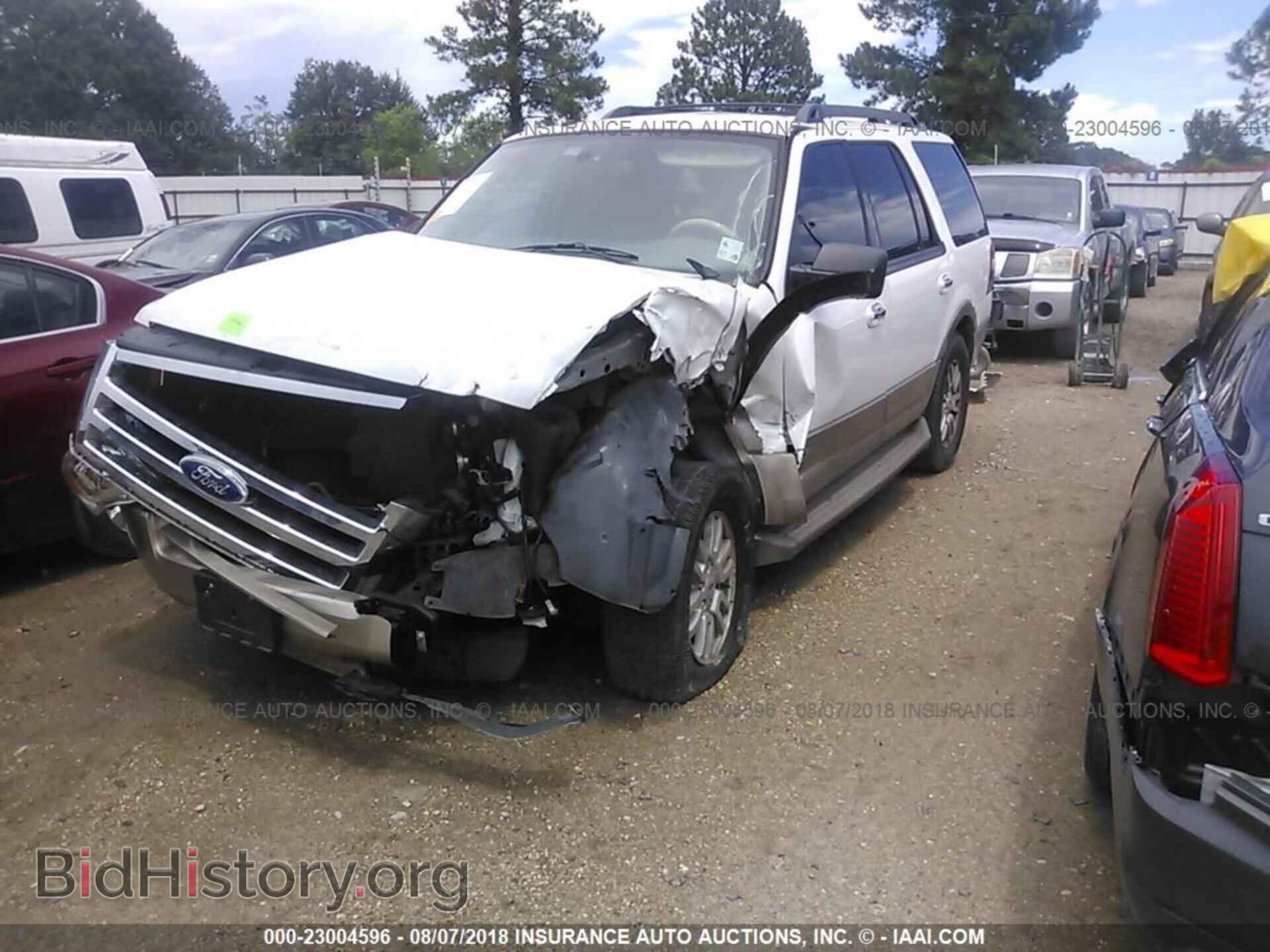 2011 Ford Expedition - VIN: 1FMJU1H51BEF42143 - Фото 2