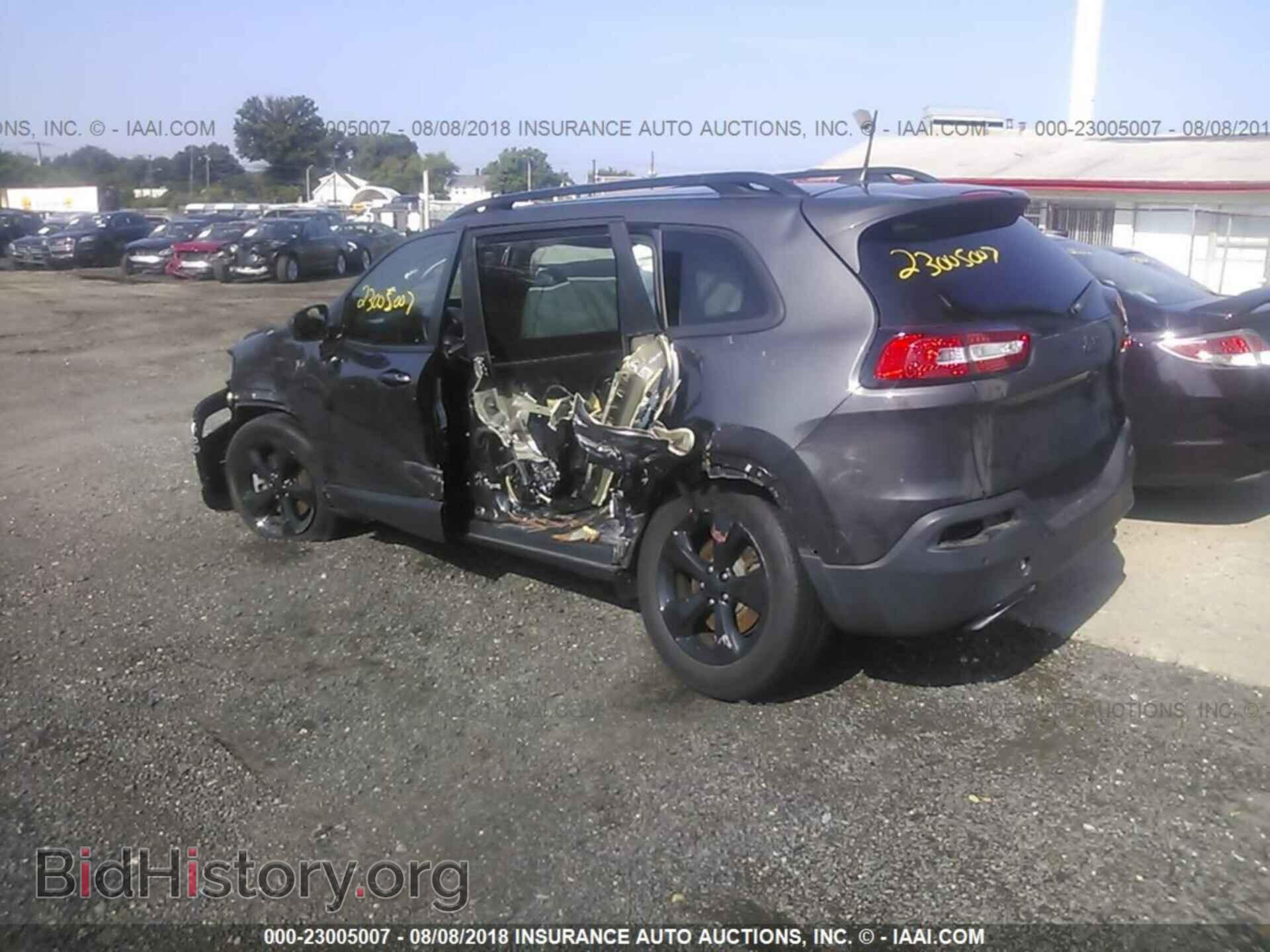 2017 Jeep Cherokee - VIN: 1C4PJMDS6HW504091 - Photo 3