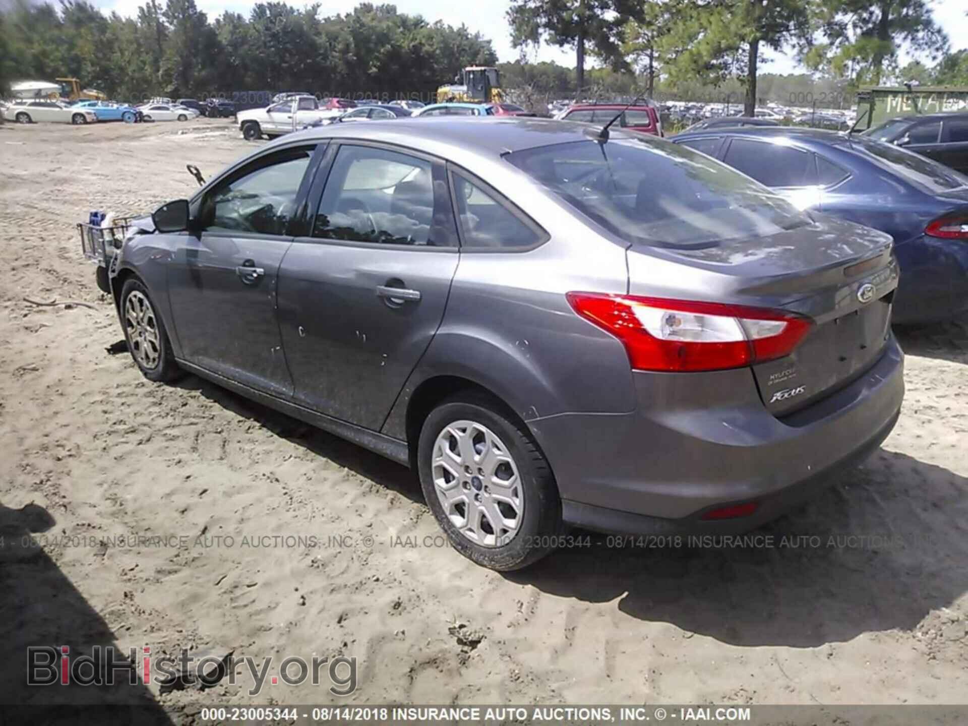 2012 Ford Focus - VIN: 1FAHP3F26CL282551 - Photo 3