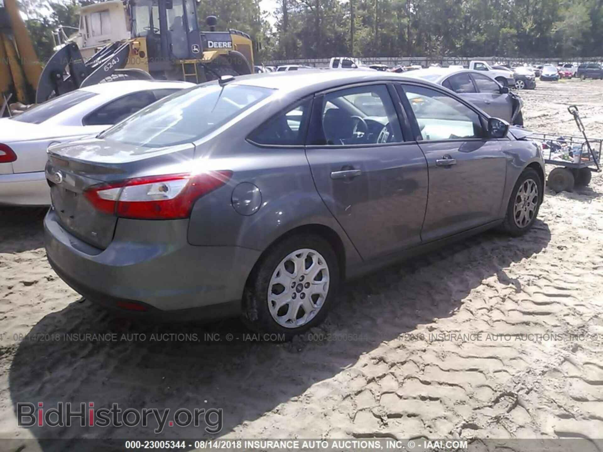 2012 Ford Focus - VIN: 1FAHP3F26CL282551 - Photo 4
