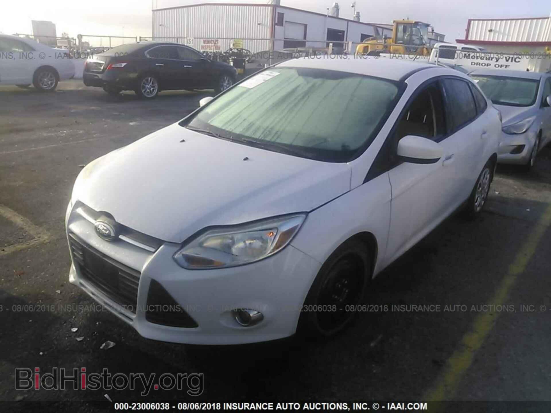 2012 Ford Focus - VIN: 1FAHP3F29CL111891 - Фото 2