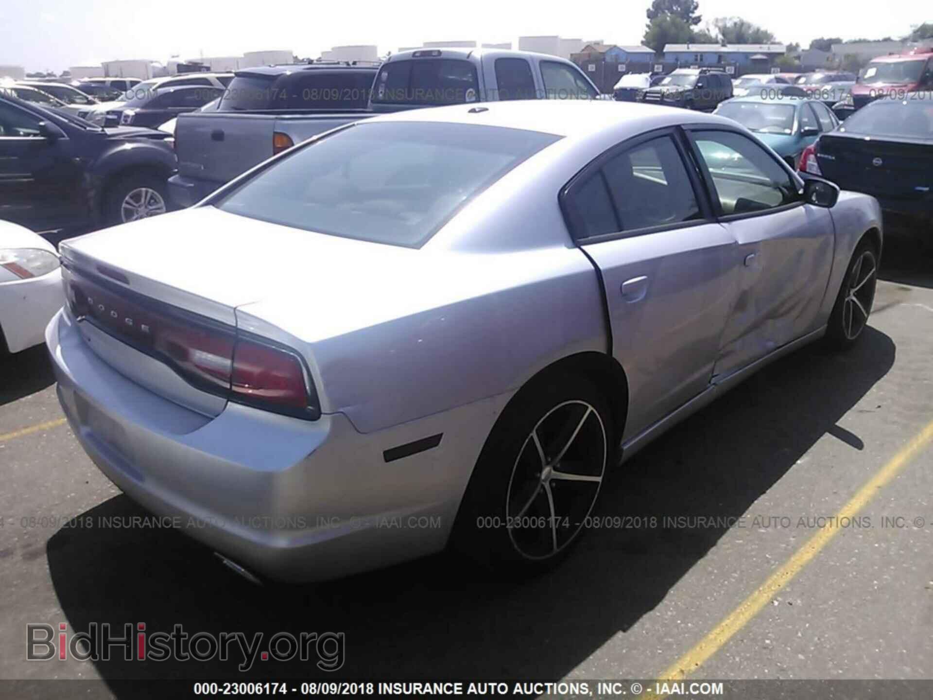 2011 Dodge Charger - VIN: 2B3CL3CG5BH614976 - Photo 4