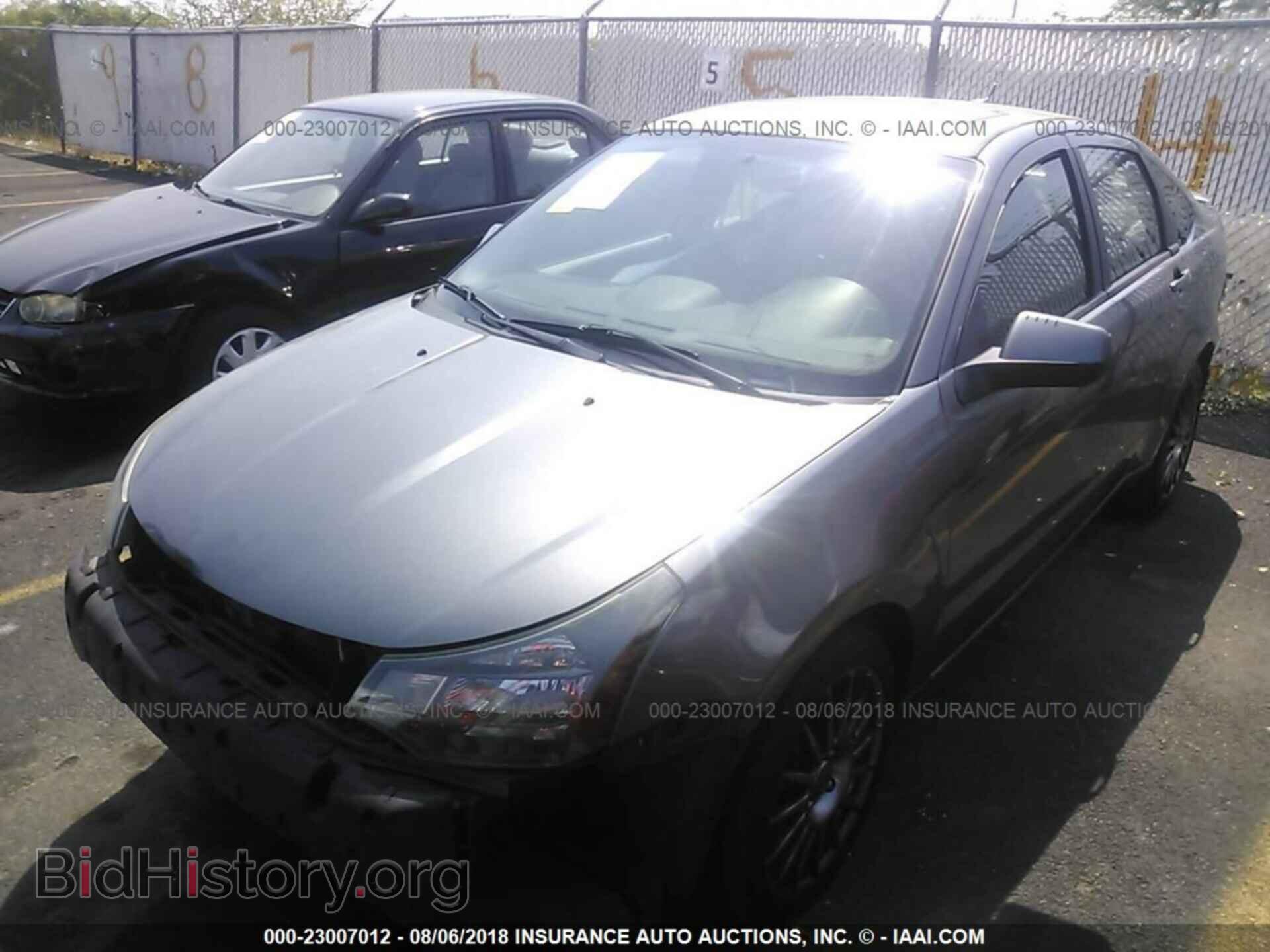 2011 Ford Focus - VIN: 1FAHP3GN2BW150988 - Photo 2