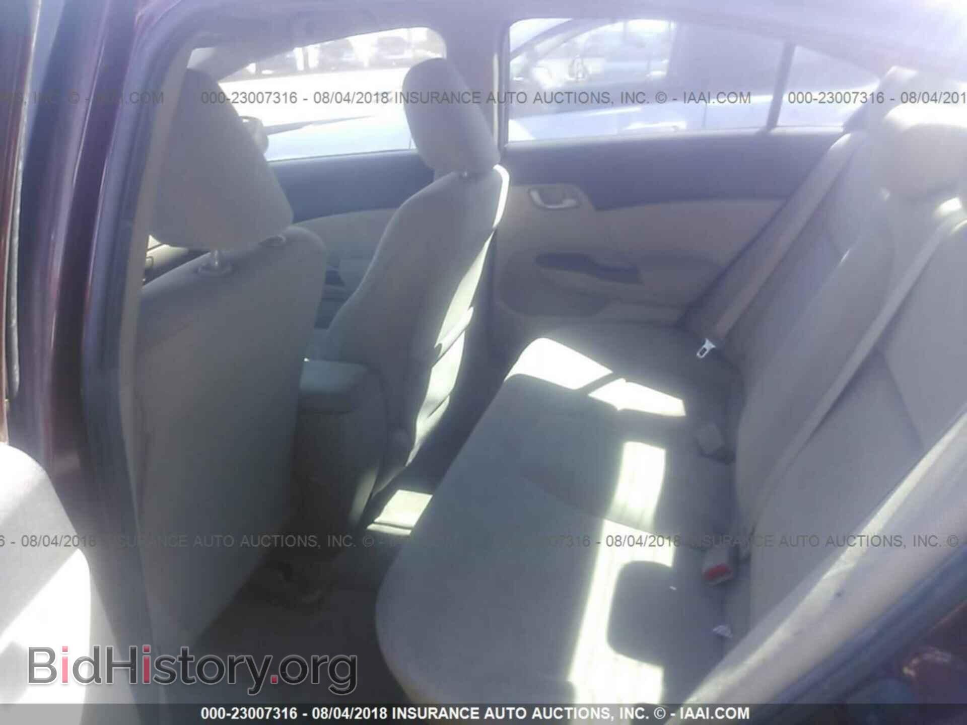 2012 Honda Civic - VIN: 2HGFB2F57CH558996 - Photo 8