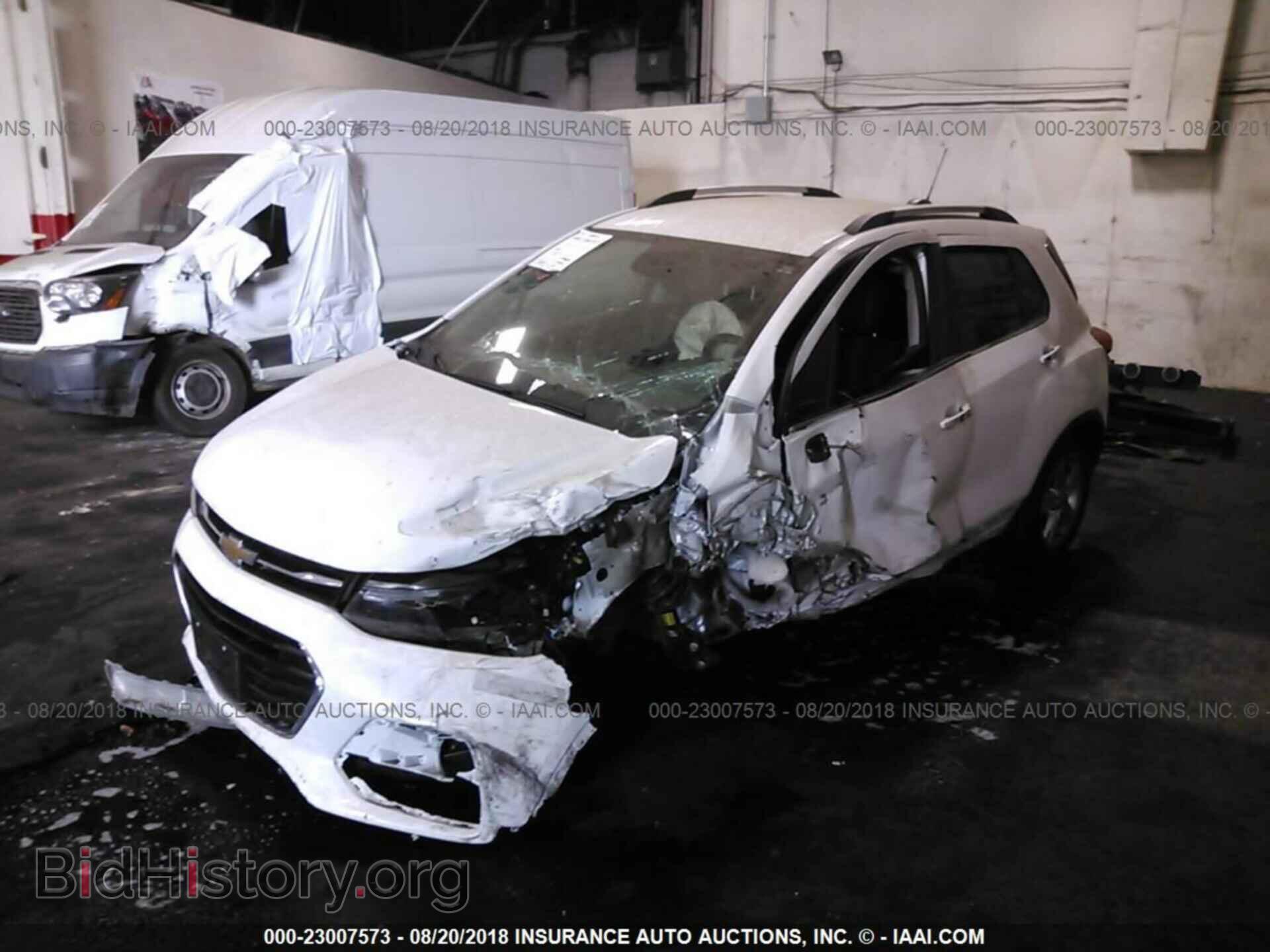 2017 Chevrolet Trax - VIN: 3GNCJLSB0HL277957 - Фото 2
