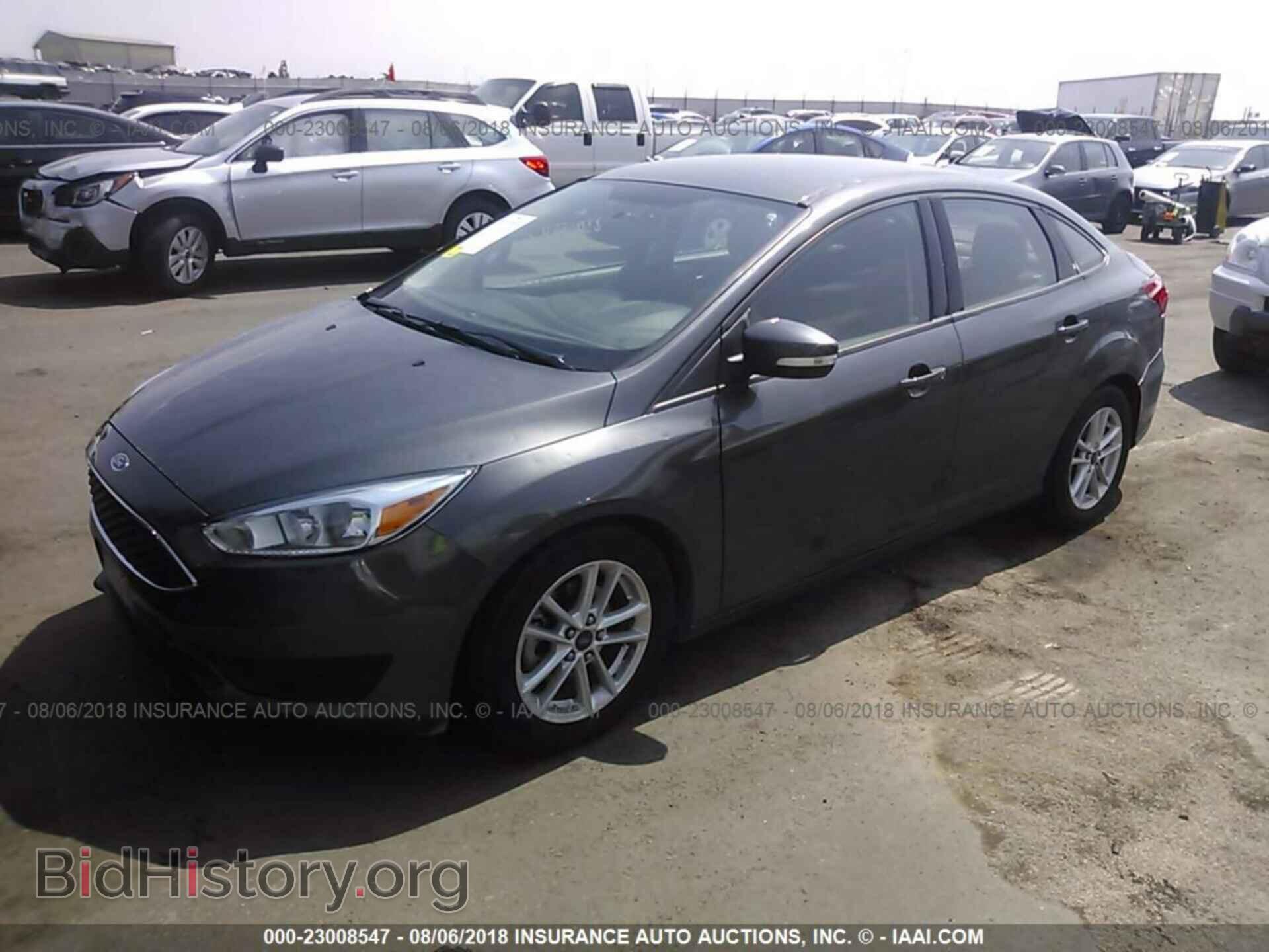 2016 Ford Focus - VIN: 1FADP3F20GL204691 - Photo 2