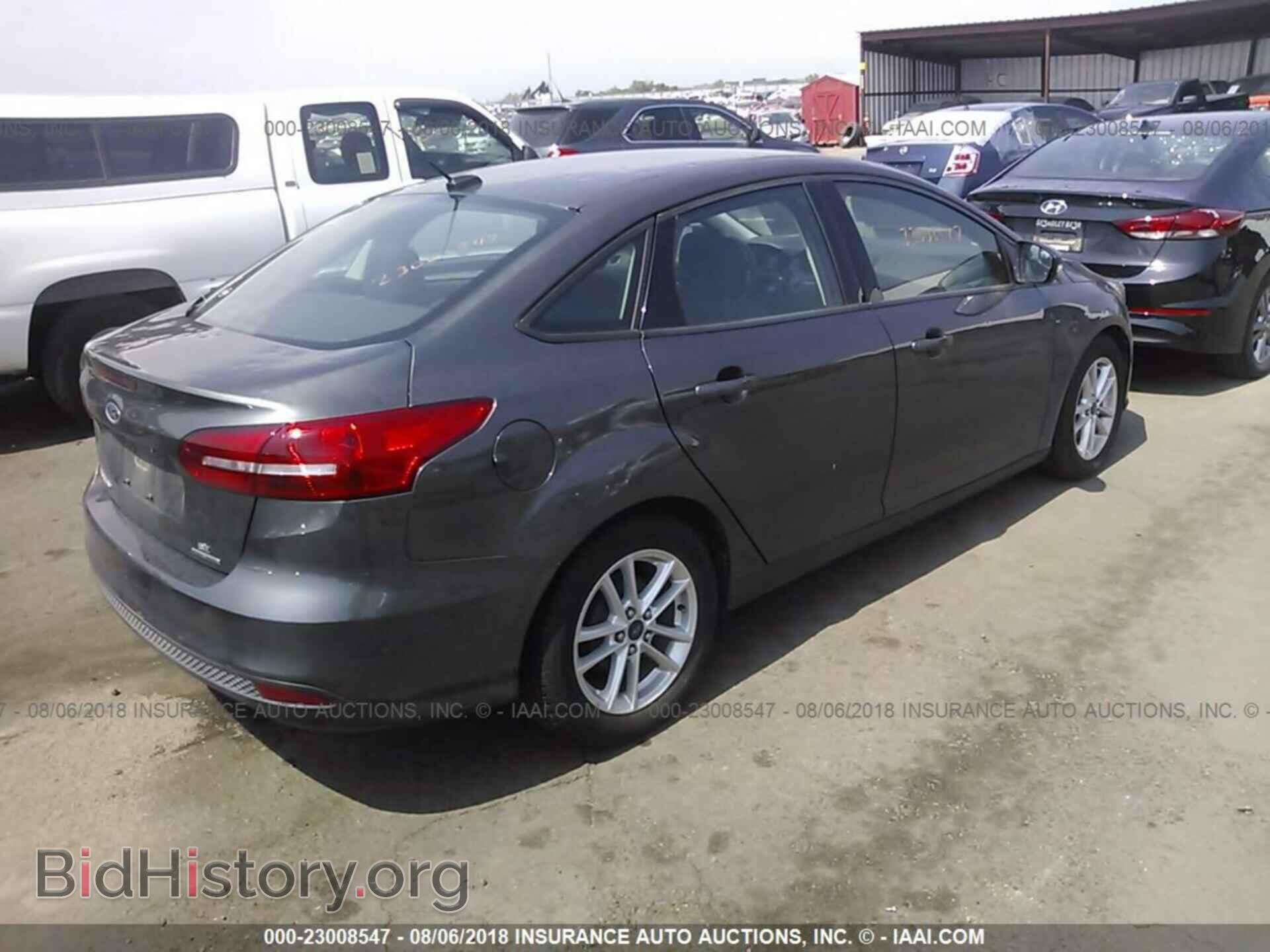 2016 Ford Focus - VIN: 1FADP3F20GL204691 - Photo 4