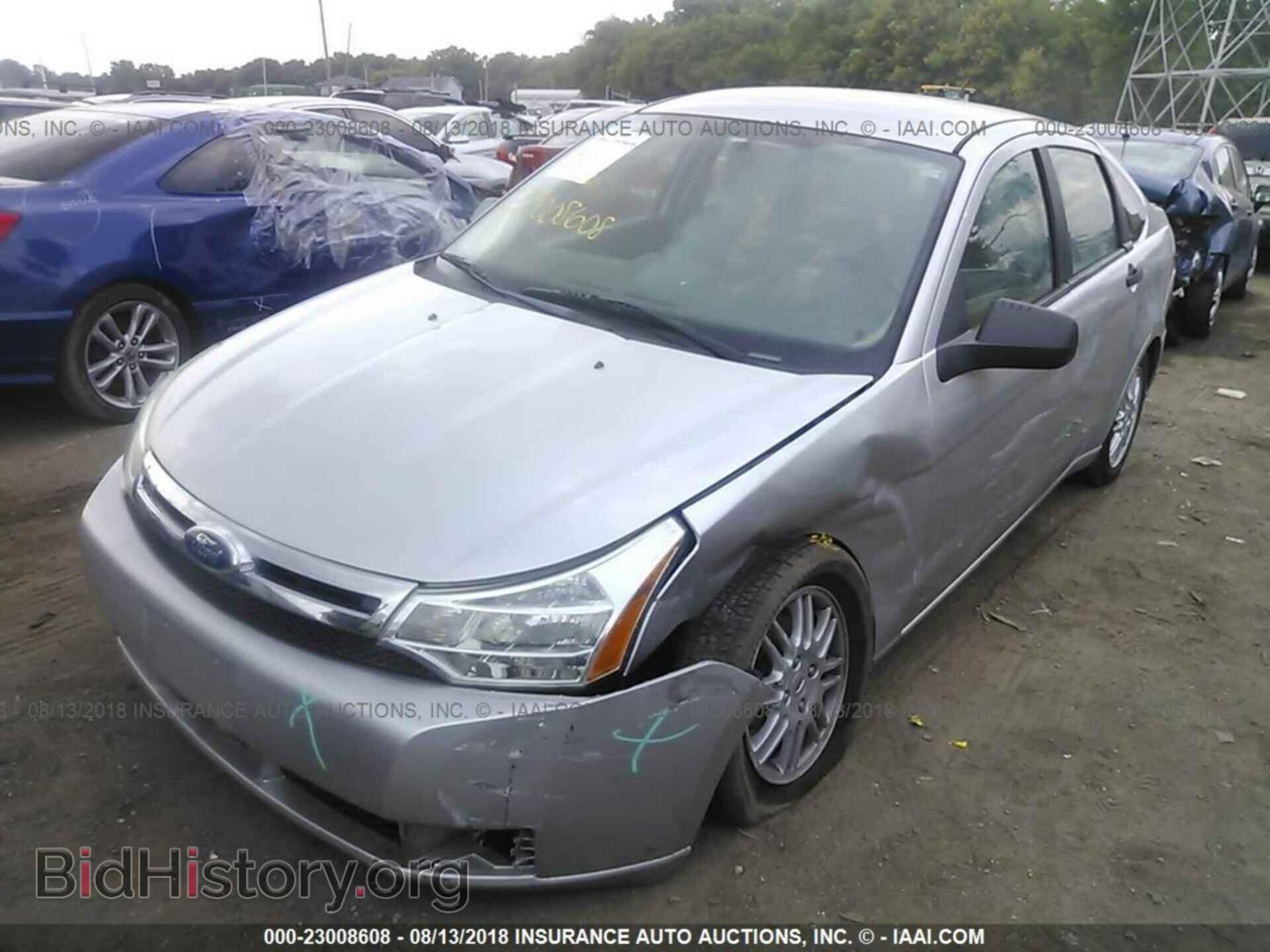 2011 Ford Focus - VIN: 1FAHP3FN3BW158809 - Фото 2