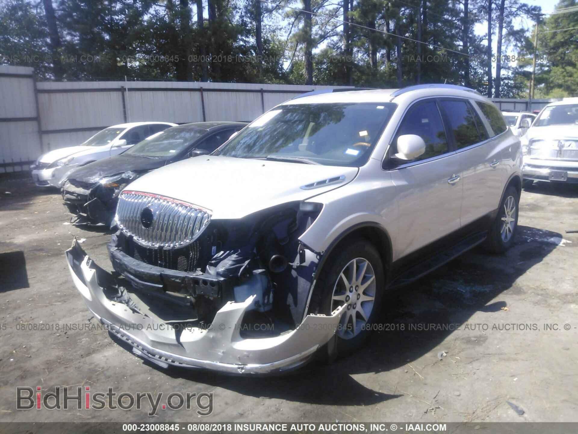 2011 Buick Enclave - VIN: 5GAKRCED6BJ295812 - Фото 2