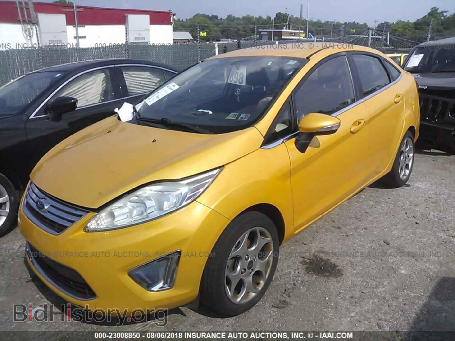 2011 Ford Fiesta - VIN: 3FADP4CJ8BM102080 - Фото 2