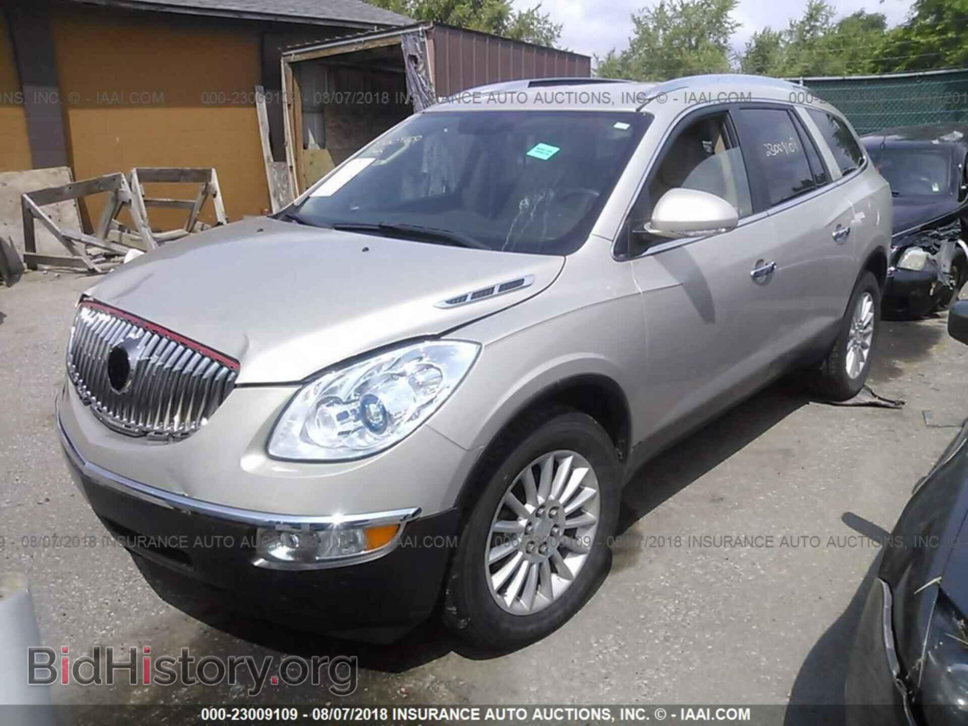2011 Buick Enclave - VIN: 5GAKVBED7BJ320982 - Photo 2