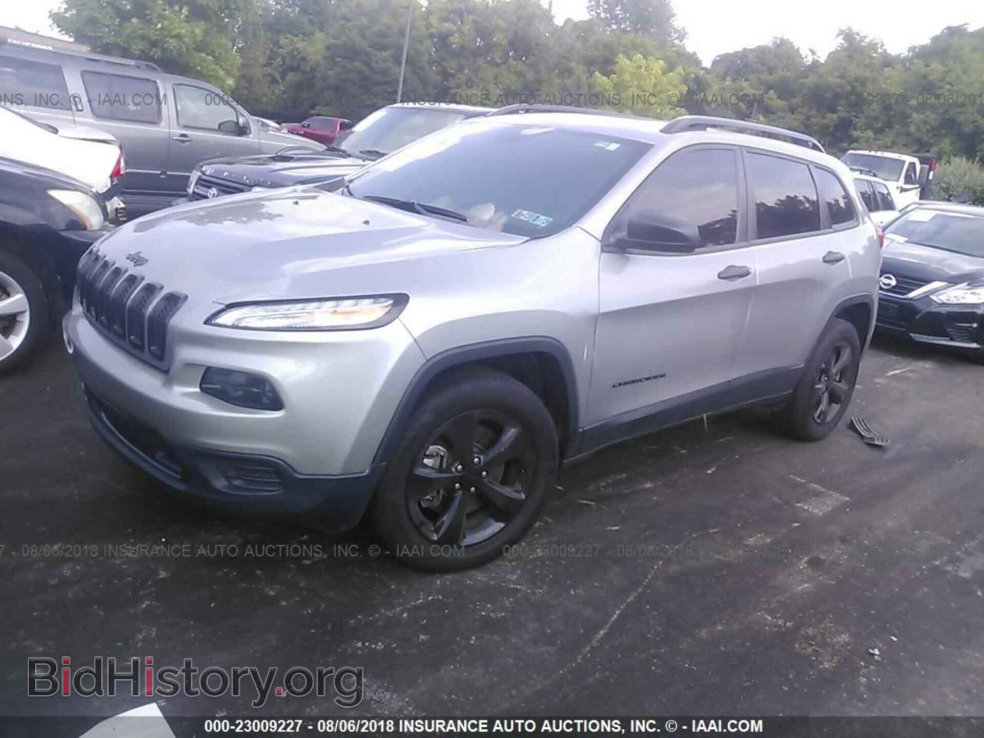 2017 Jeep Cherokee - VIN: 1C4PJMAS3HW600085 - Фото 2