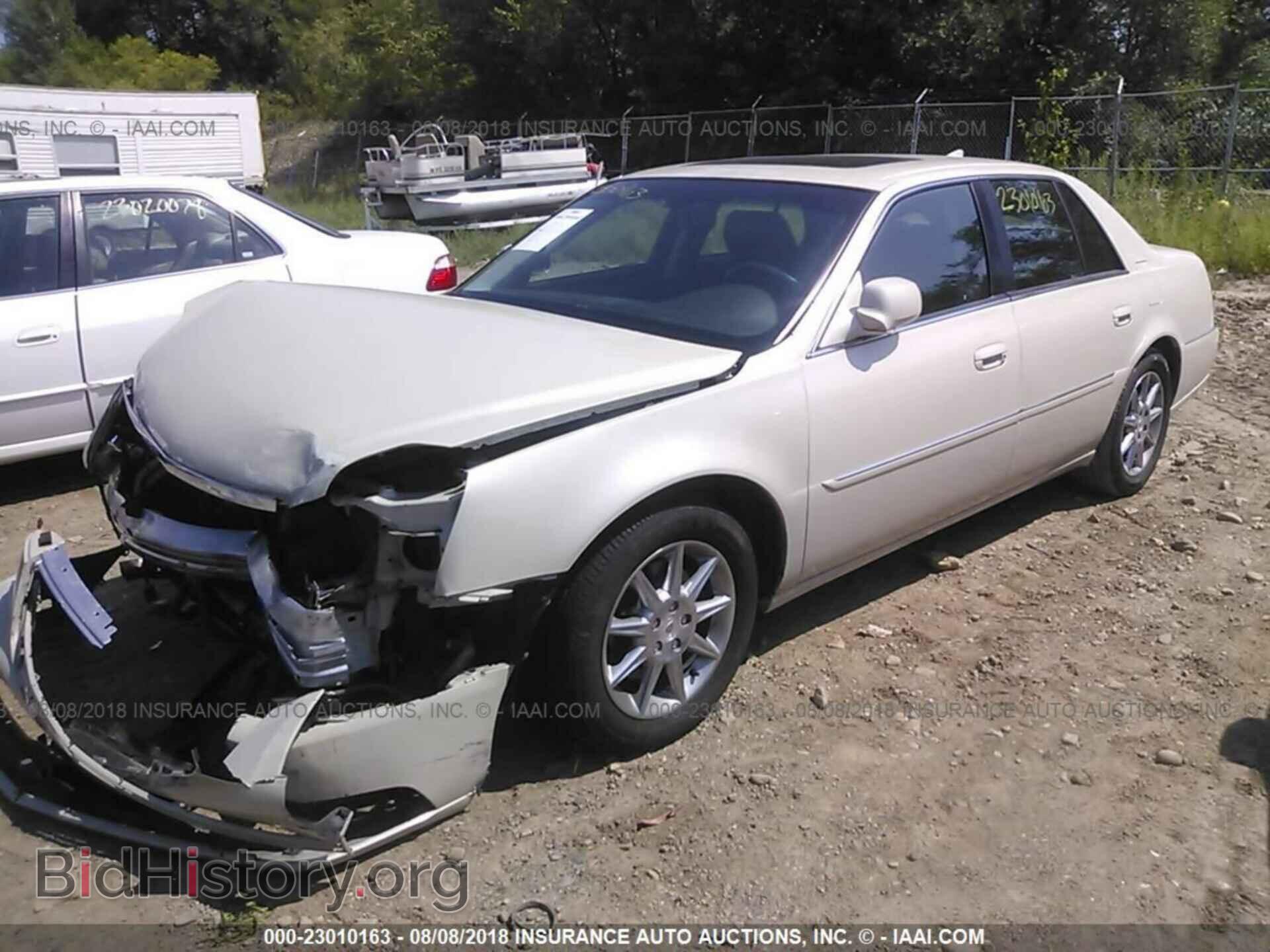 2011 Cadillac Dts - VIN: 1G6KD5E66BU142729 - Фото 2