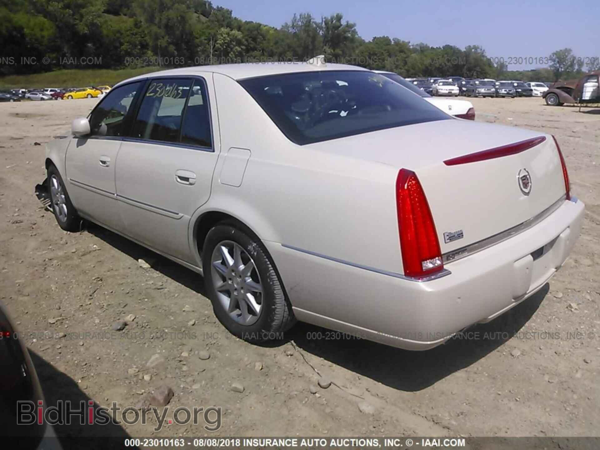 2011 Cadillac Dts - VIN: 1G6KD5E66BU142729 - Фото 3