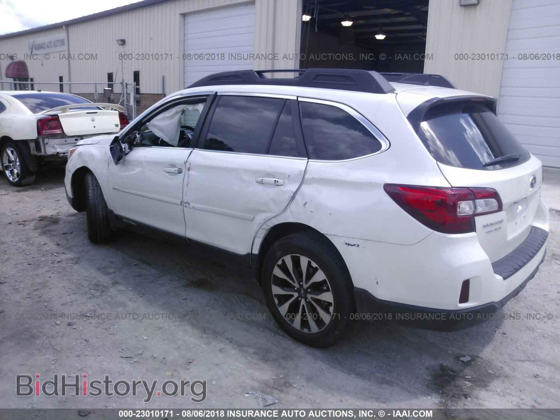 2017 Subaru Outback - VIN: 4S4BSANC7H3360450 - Photo 3