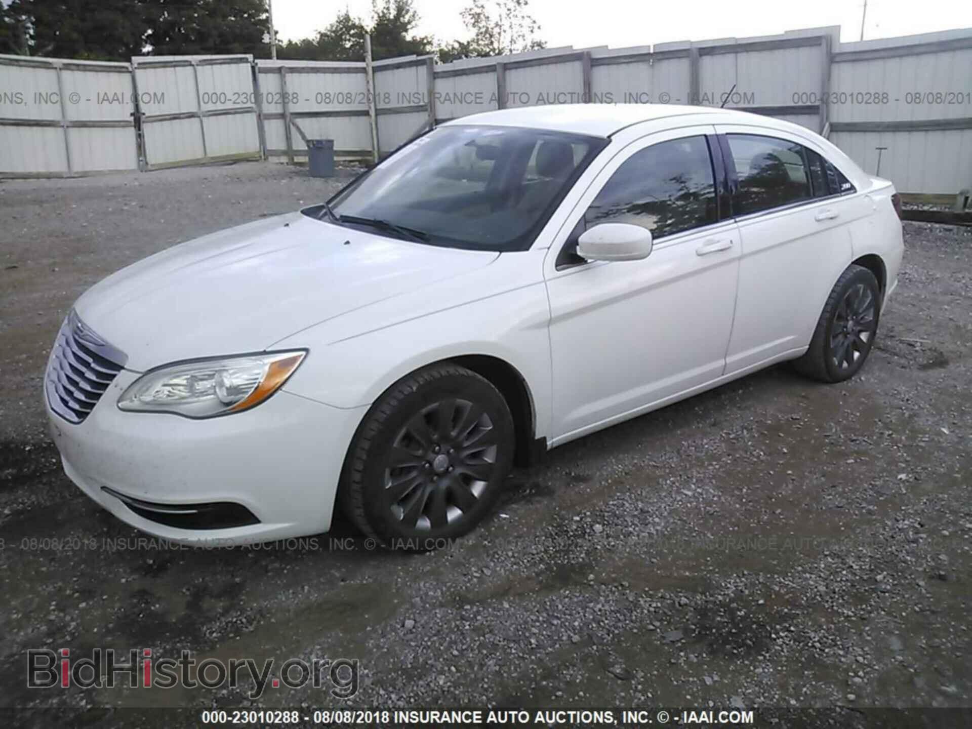 2013 Chrysler 200 - VIN: 1C3CCBAB8DN641202 - Photo 2