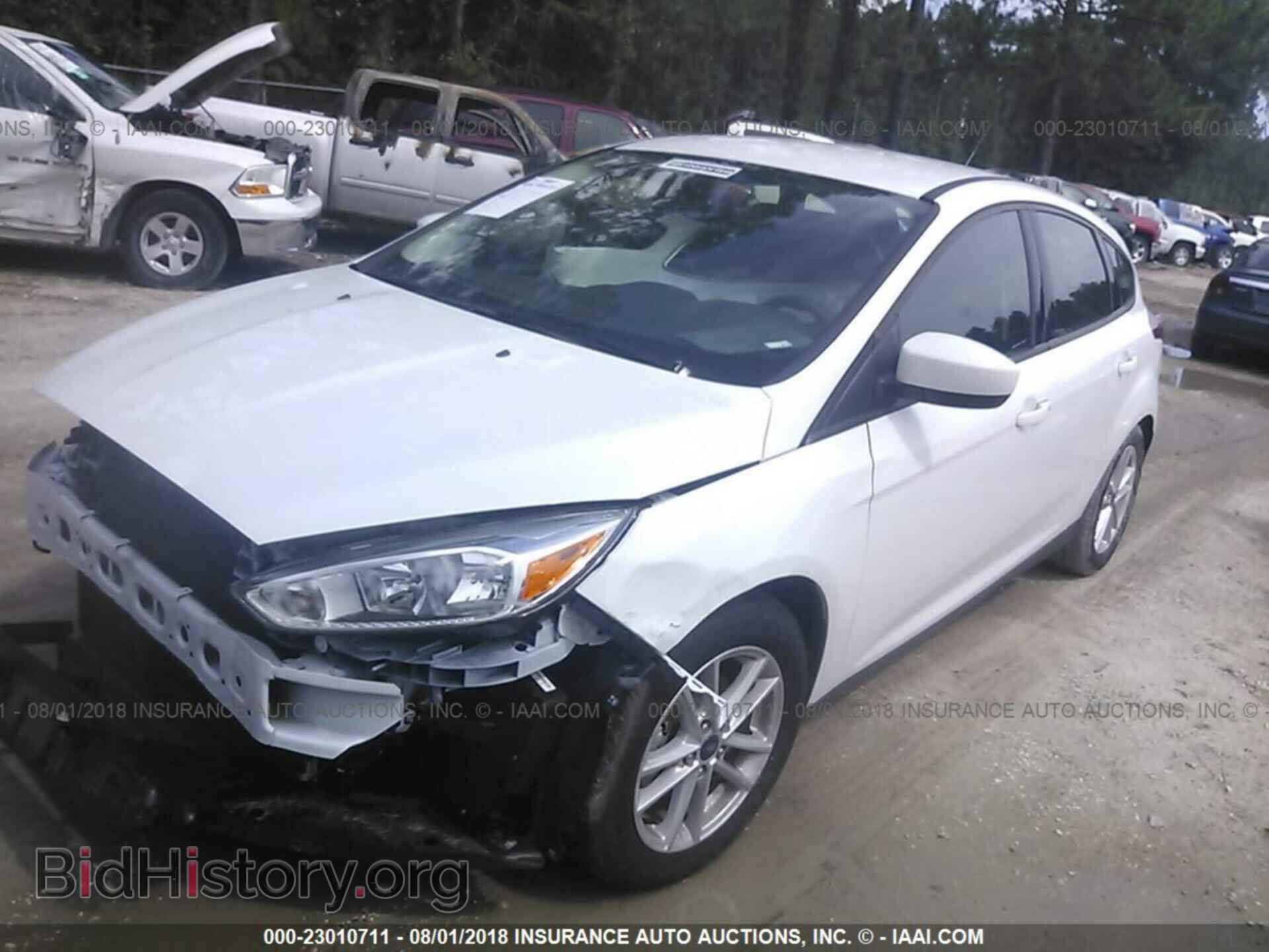 2018 Ford Focus - VIN: 1FADP3K21JL324092 - Photo 2