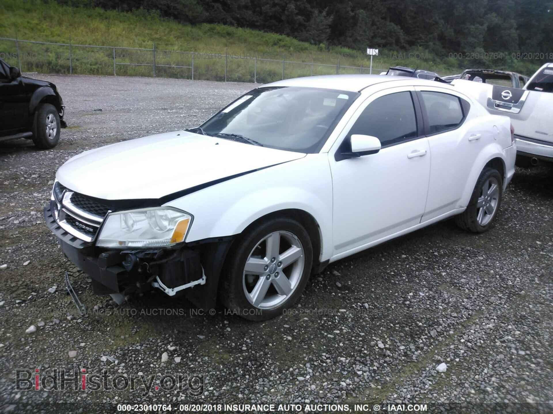 2011 Dodge Avenger - VIN: 1B3BD1FBXBN557369 - Photo 2