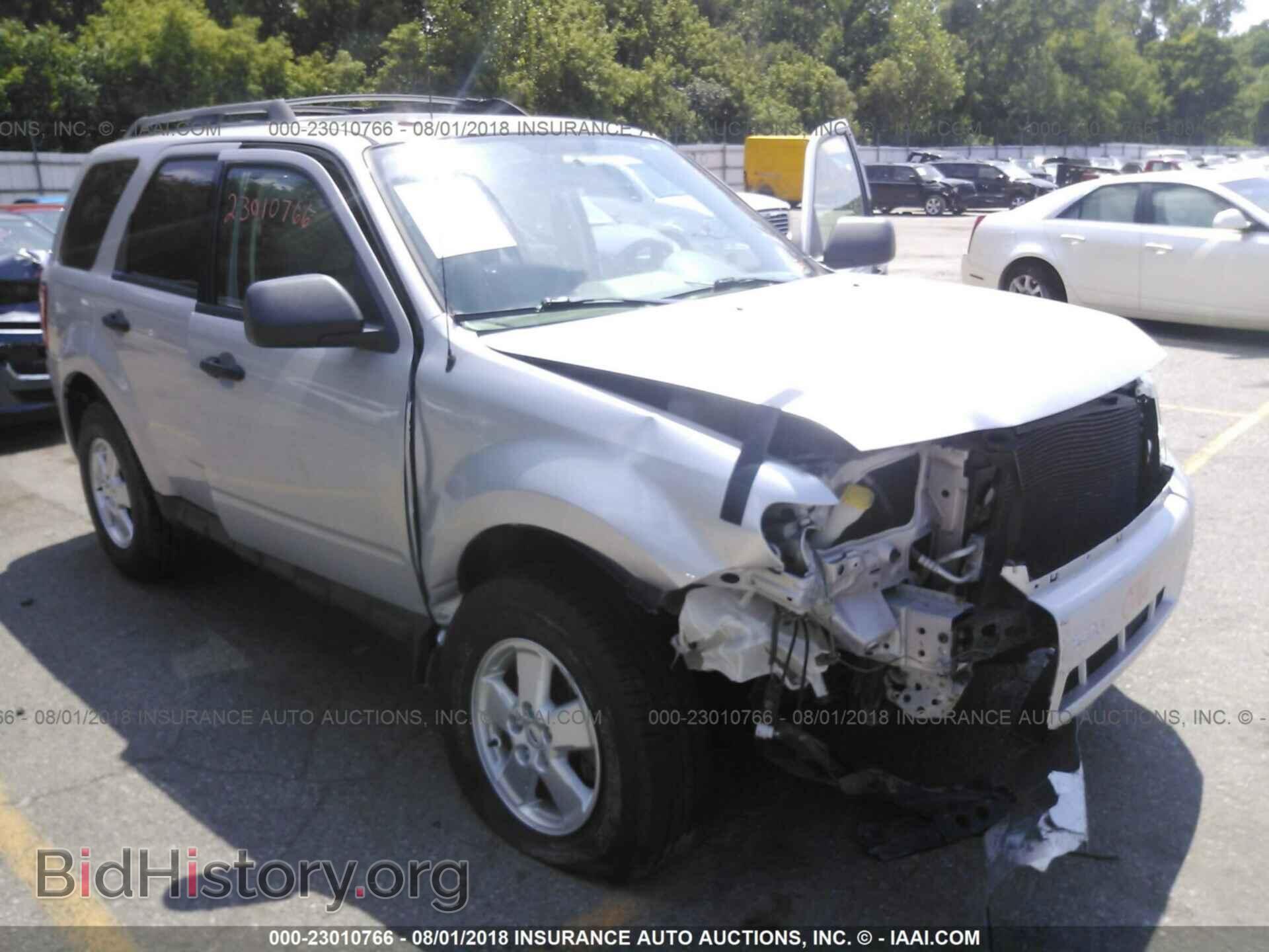 Photo 1FMCU0DG1BKC27709 - Ford Escape 2011