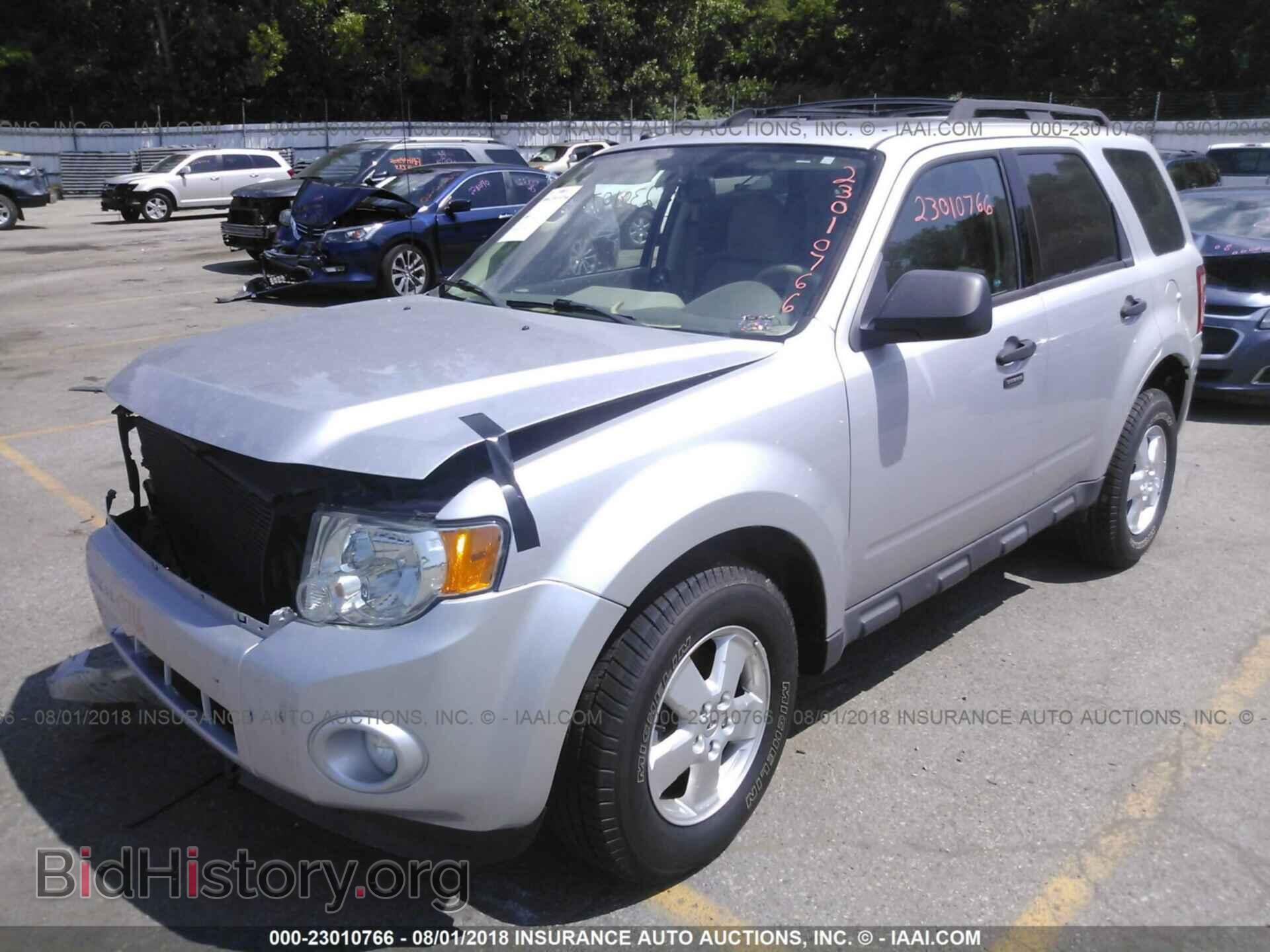 2011 Ford Escape - VIN: 1FMCU0DG1BKC27709 - Photo 2